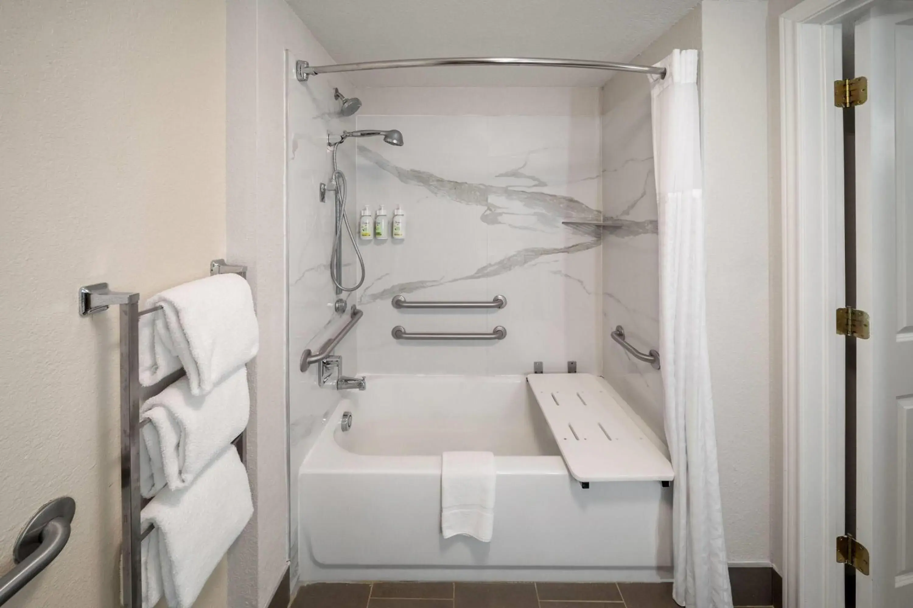 2 Double Beds, Mobility/Hearing Access Room, Bathtub w/ Grab Bars, Non-Smoking in La Quinta by Wyndham San Antonio Airport 2 Double Beds, Mobility/Hearing Access Room, Bathtub w/ Grab Bars, Non-Smoking in La Quinta by Wyndham San Antonio Airport