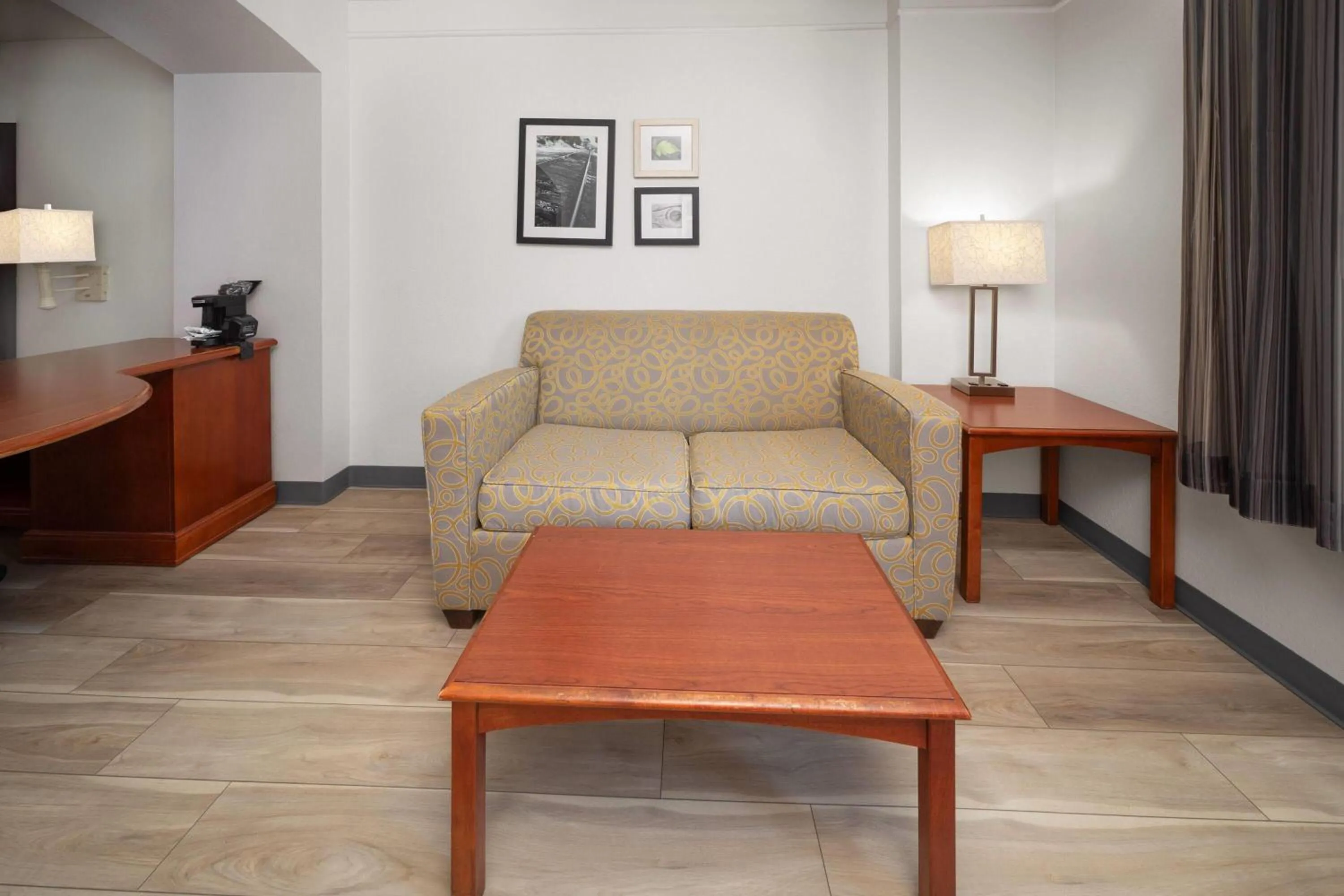 Photo of the whole room in La Quinta by Wyndham San Antonio Airport