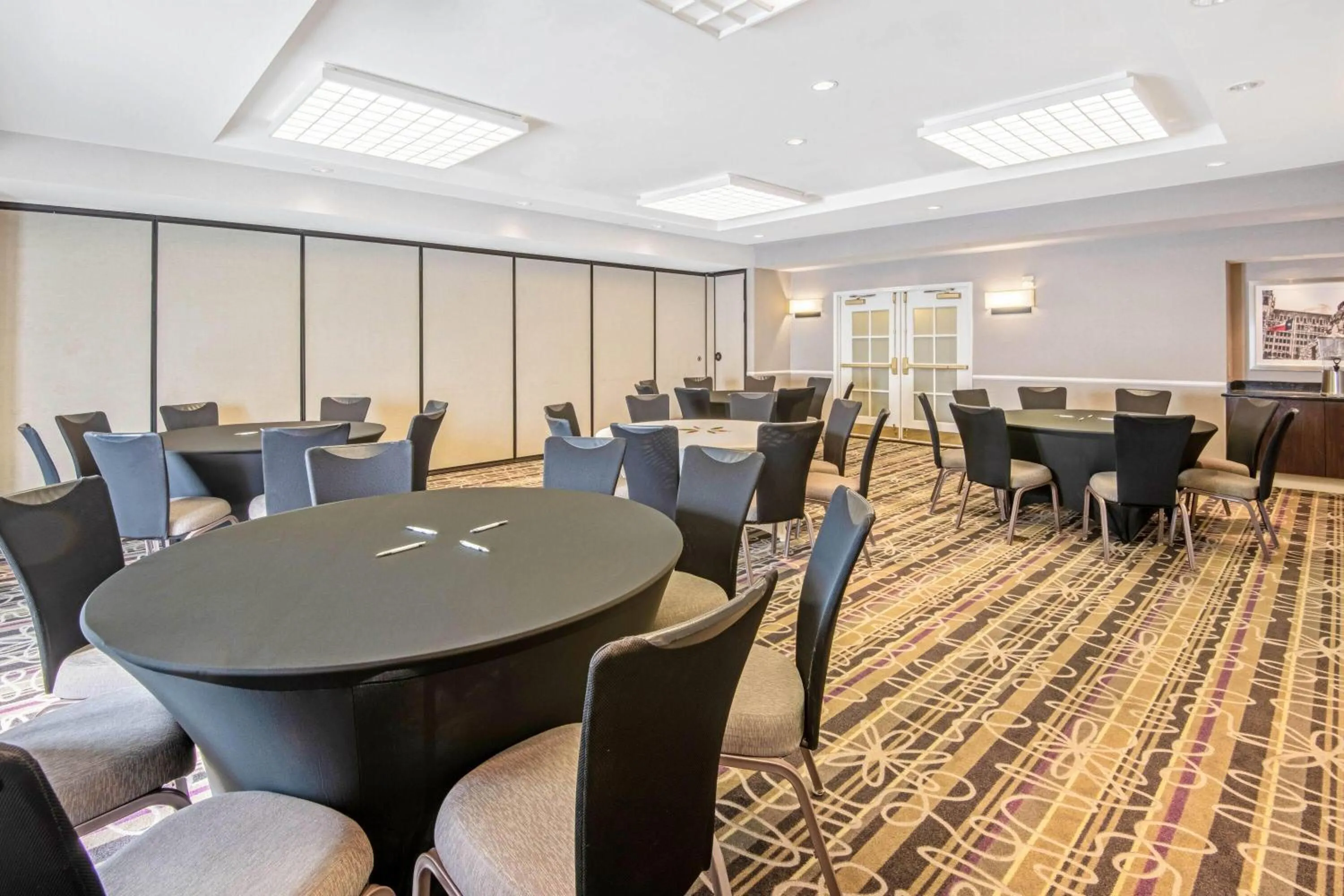 Meeting/conference room in La Quinta by Wyndham San Antonio Airport