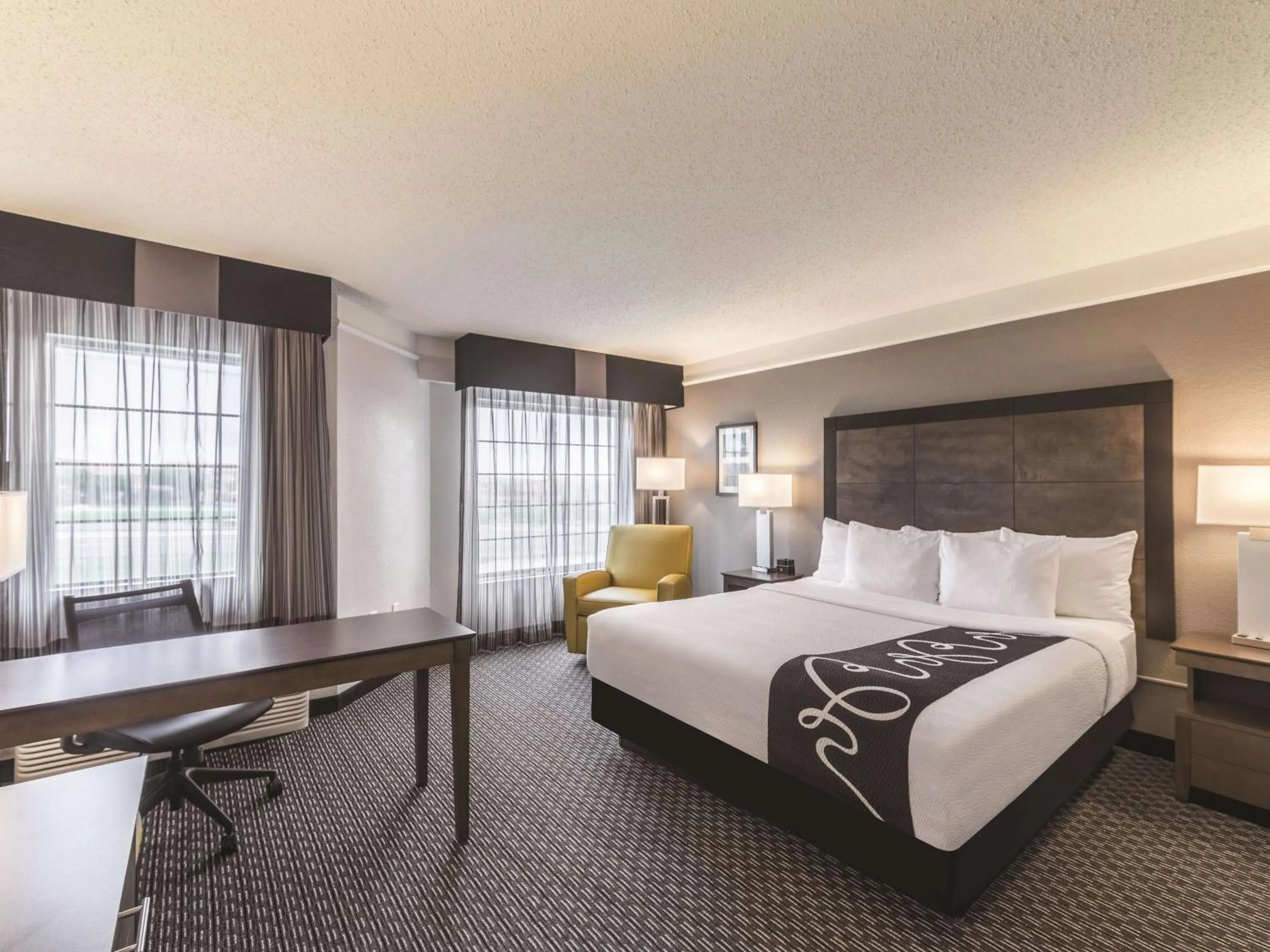 Photo of the whole room, Bed in La Quinta by Wyndham Austin at The Domain