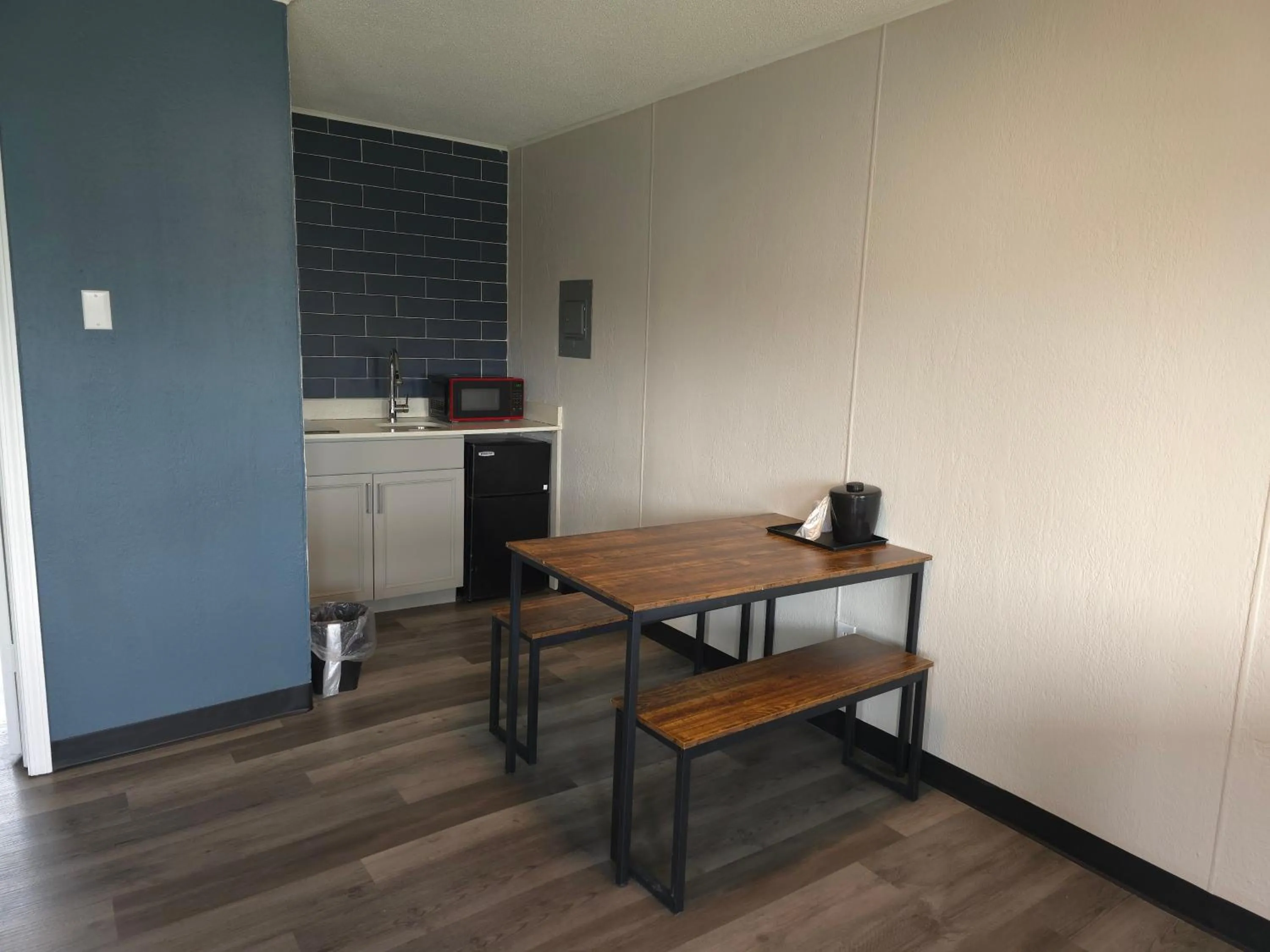 Kitchen or kitchenette in Days Inn and Suites by Wyndham Port Huron