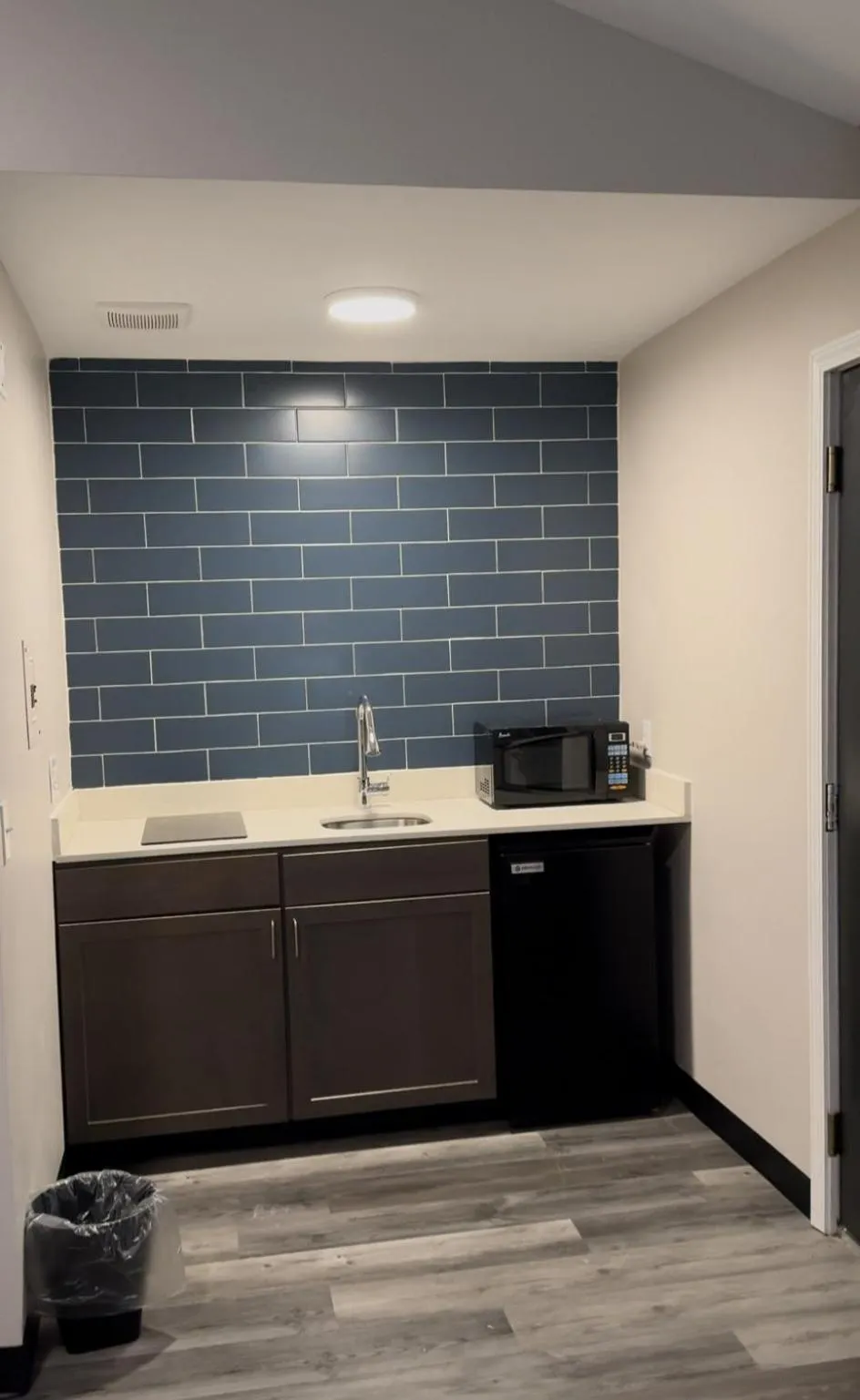 Kitchen or kitchenette in Days Inn and Suites by Wyndham Port Huron