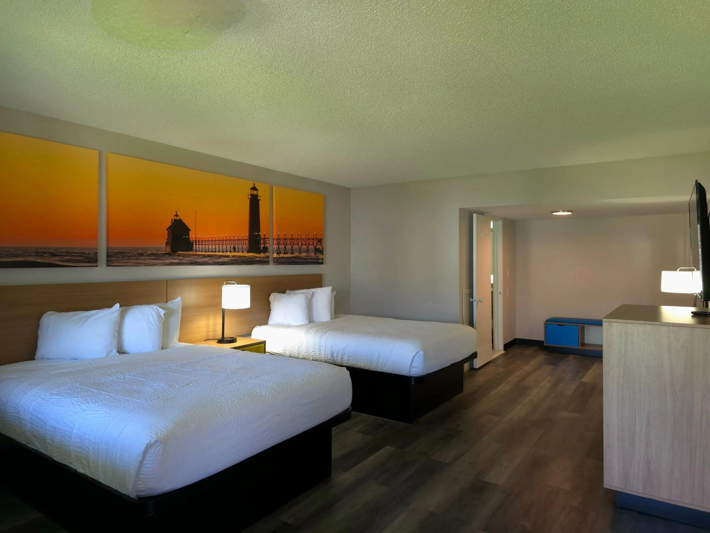 Bed in Days Inn and Suites by Wyndham Port Huron