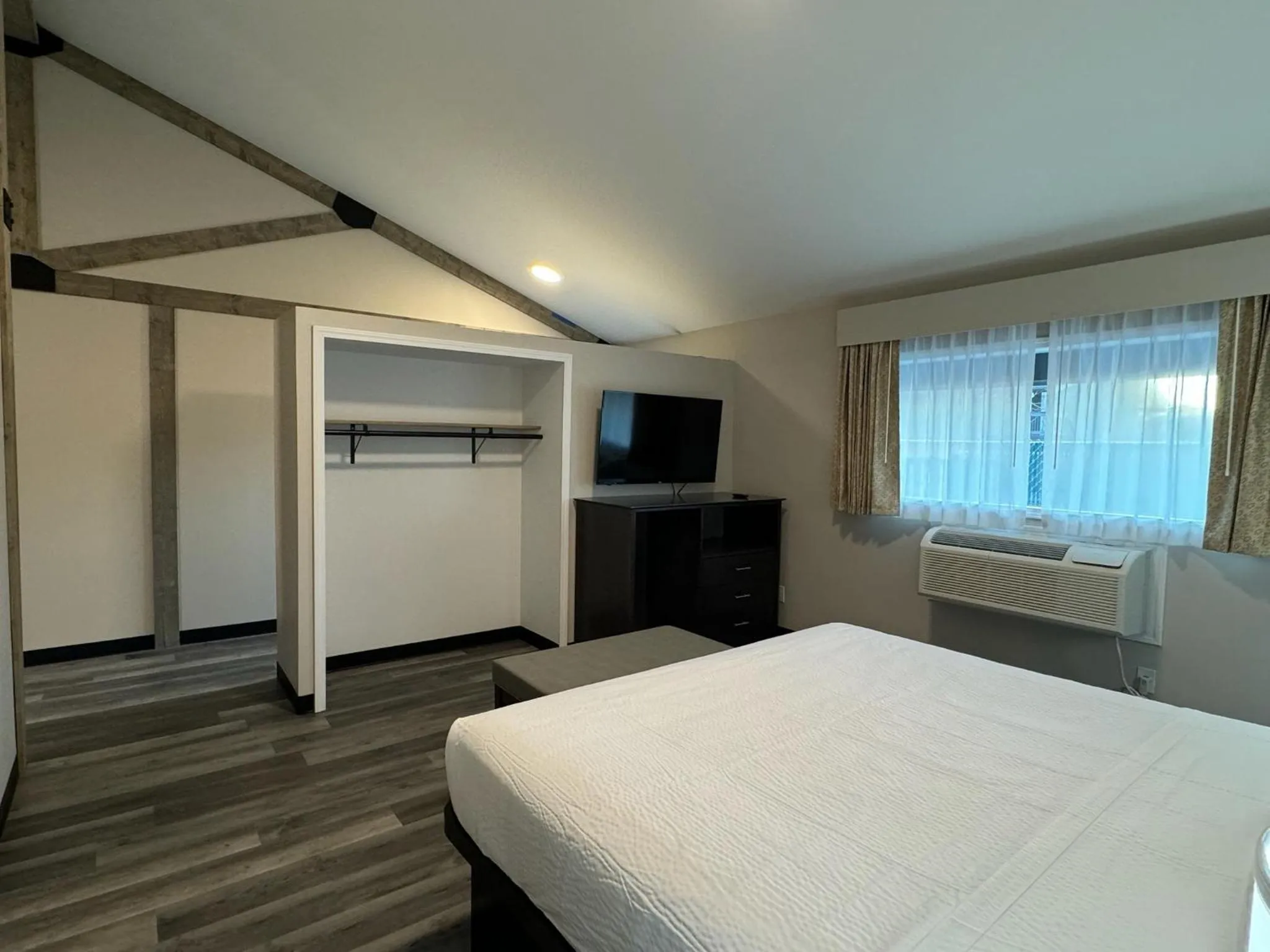 Bed in Days Inn and Suites by Wyndham Port Huron