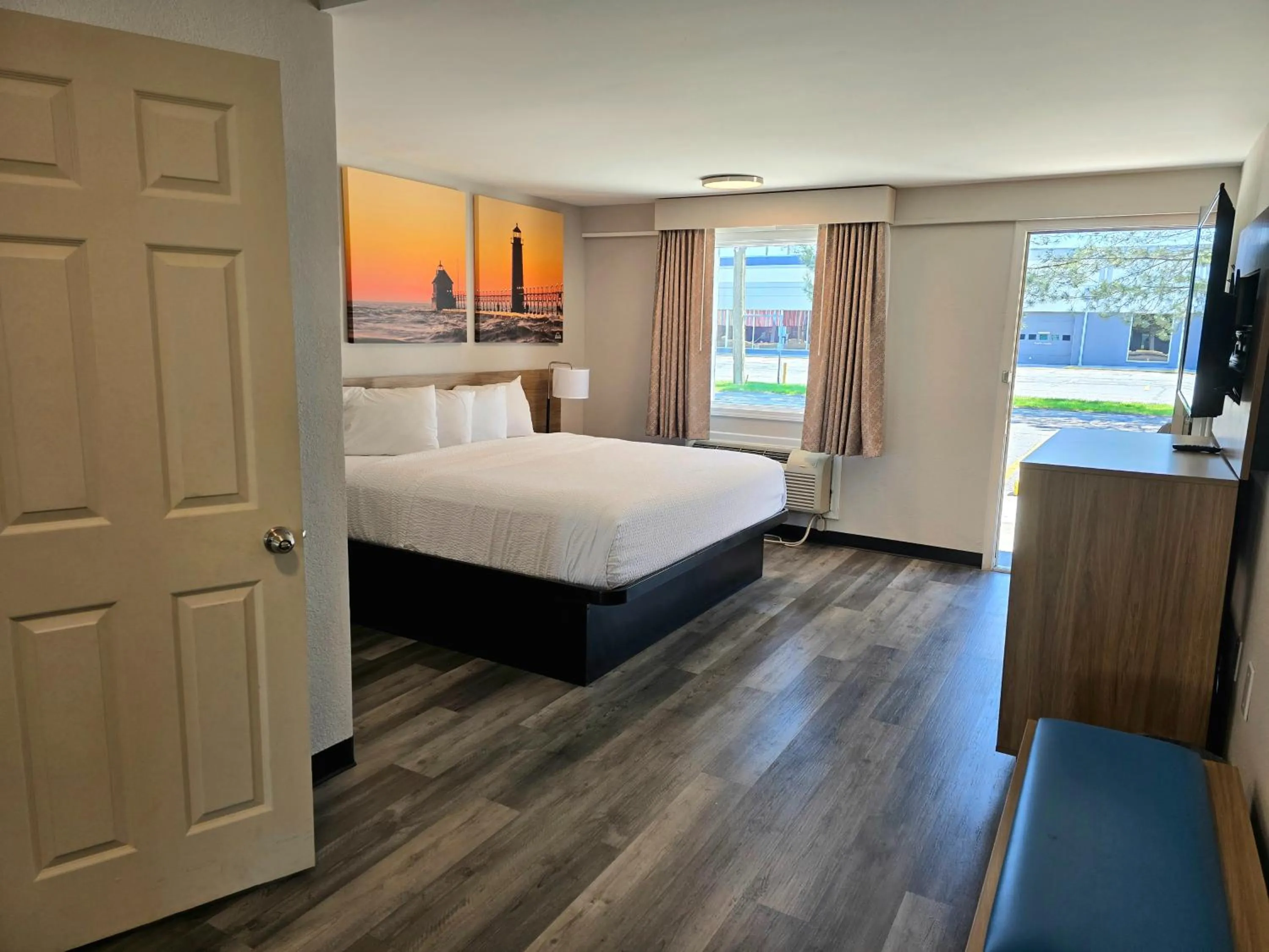 Bed in Days Inn and Suites by Wyndham Port Huron