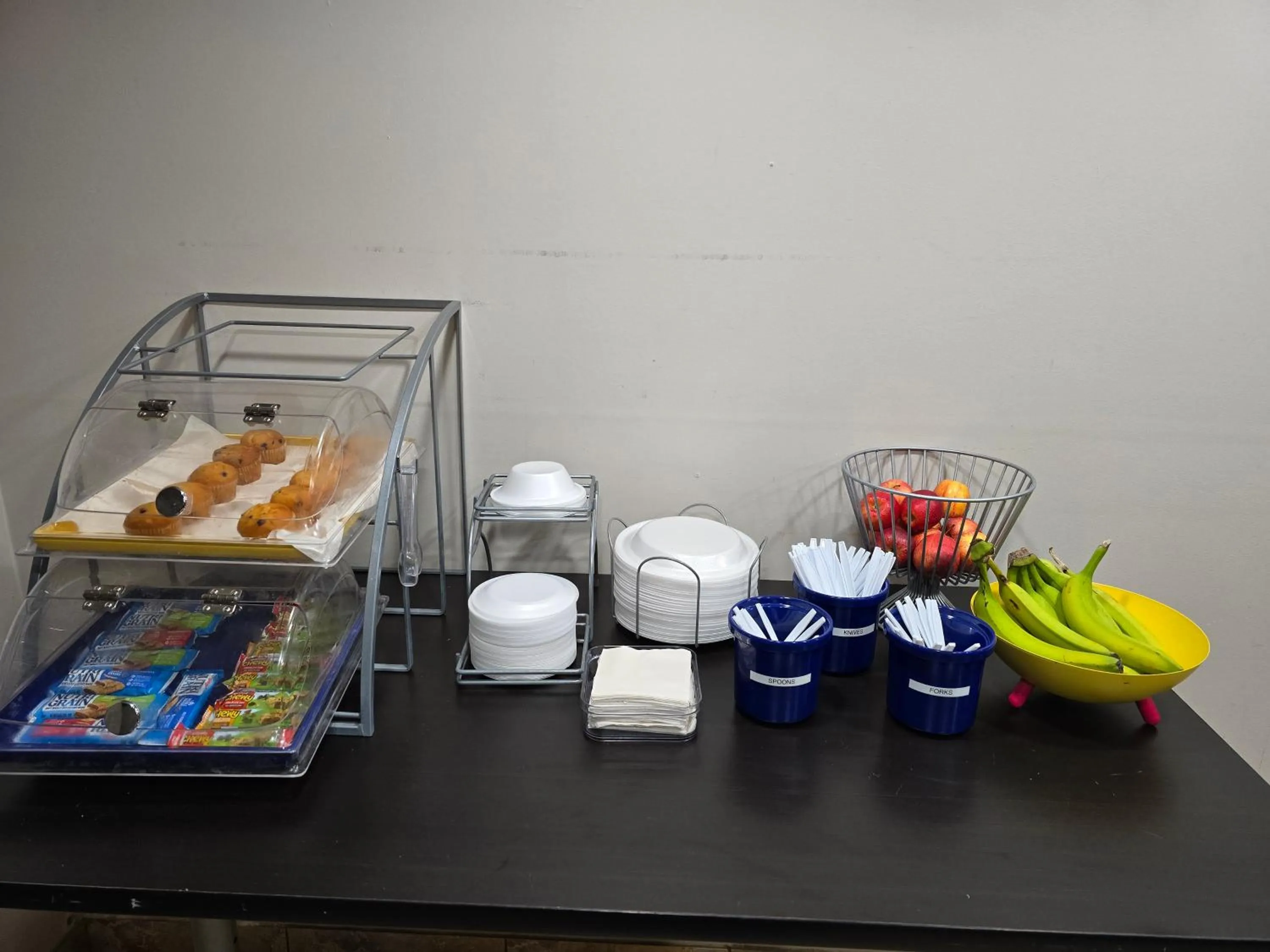 Food and drinks in Days Inn and Suites by Wyndham Port Huron