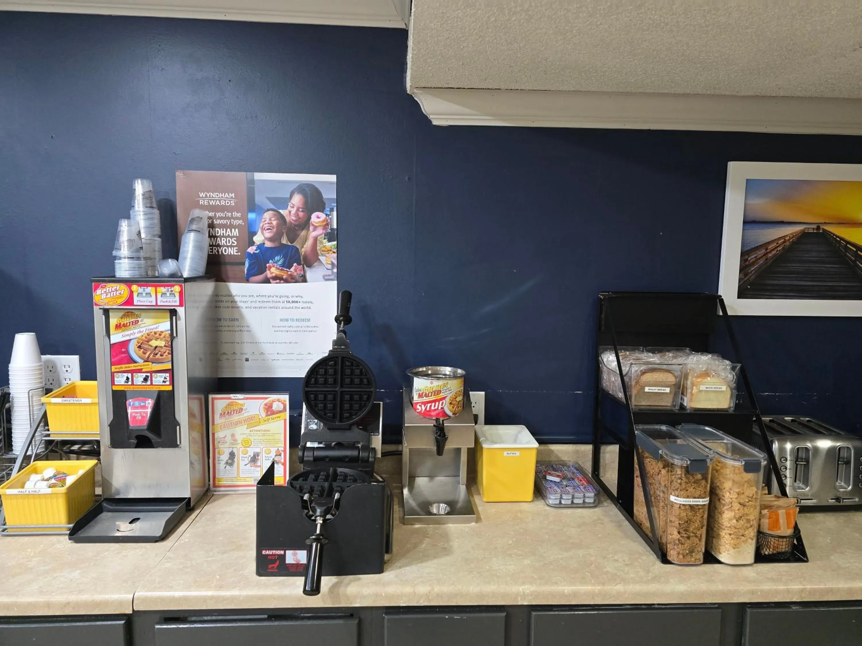 Food and drinks in Days Inn and Suites by Wyndham Port Huron