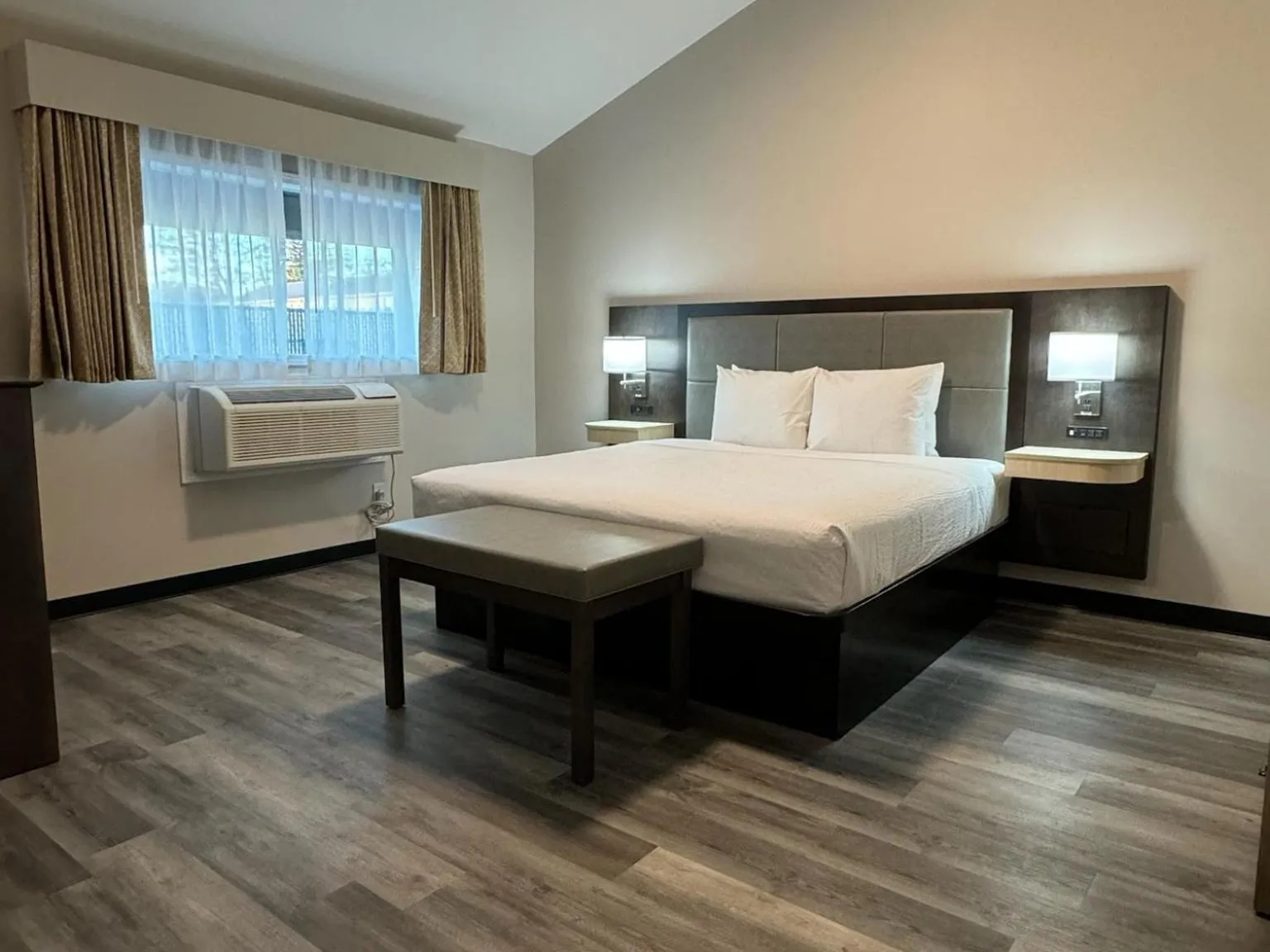 Bed in Days Inn and Suites by Wyndham Port Huron