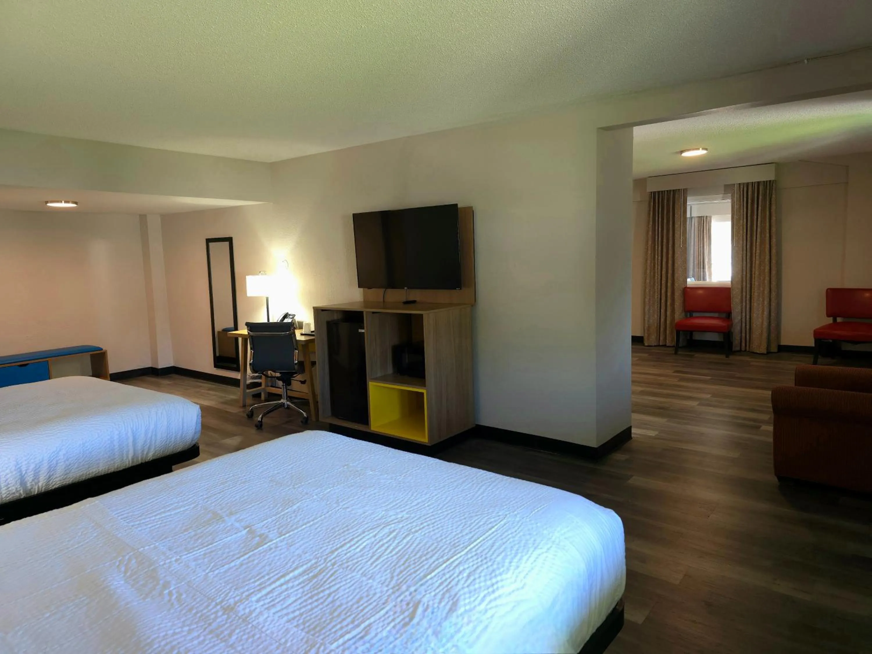 Bed in Days Inn and Suites by Wyndham Port Huron