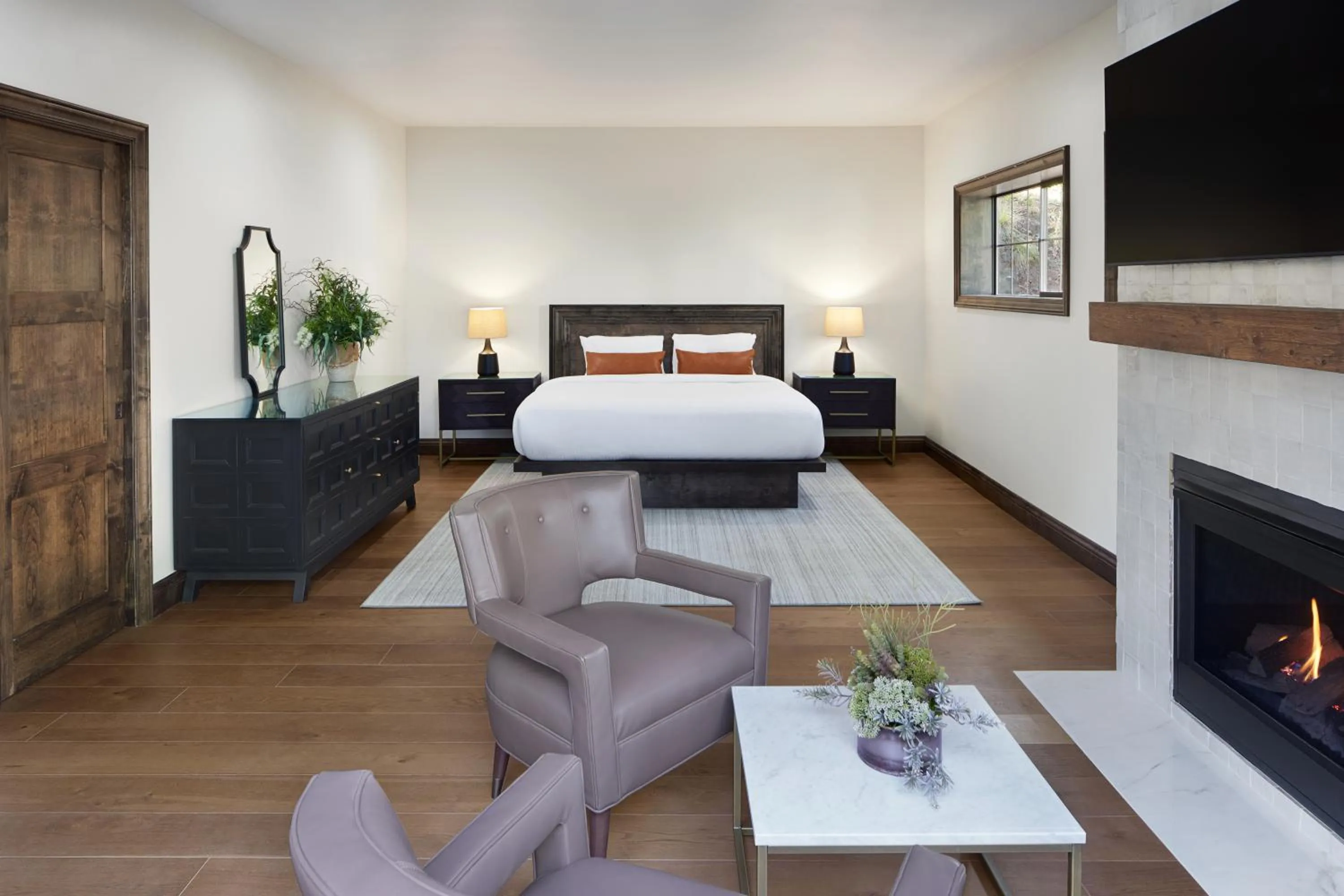 Bedroom, Bed in Kenwood Inn & Spa