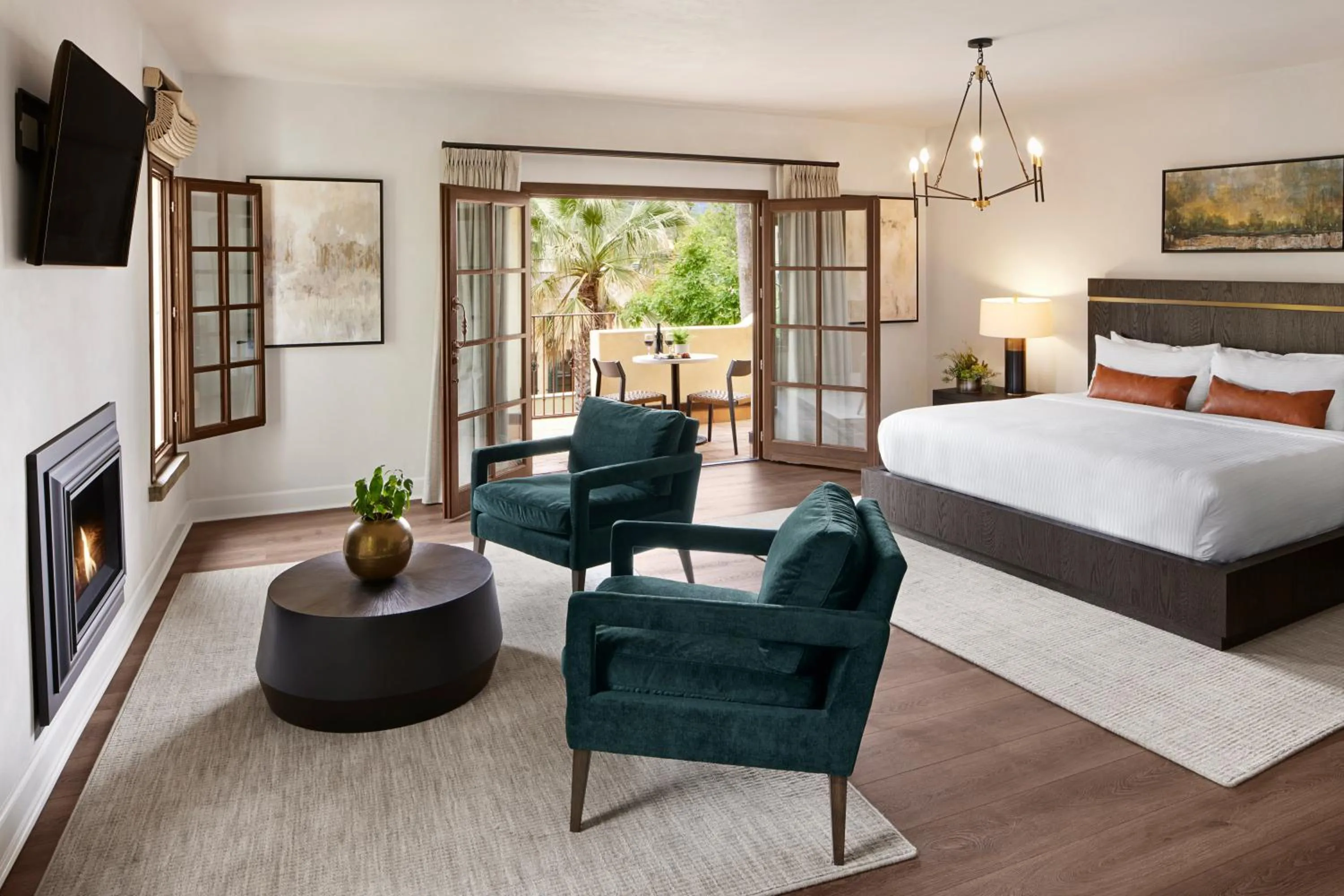 Photo of the whole room, Bed in Kenwood Inn & Spa