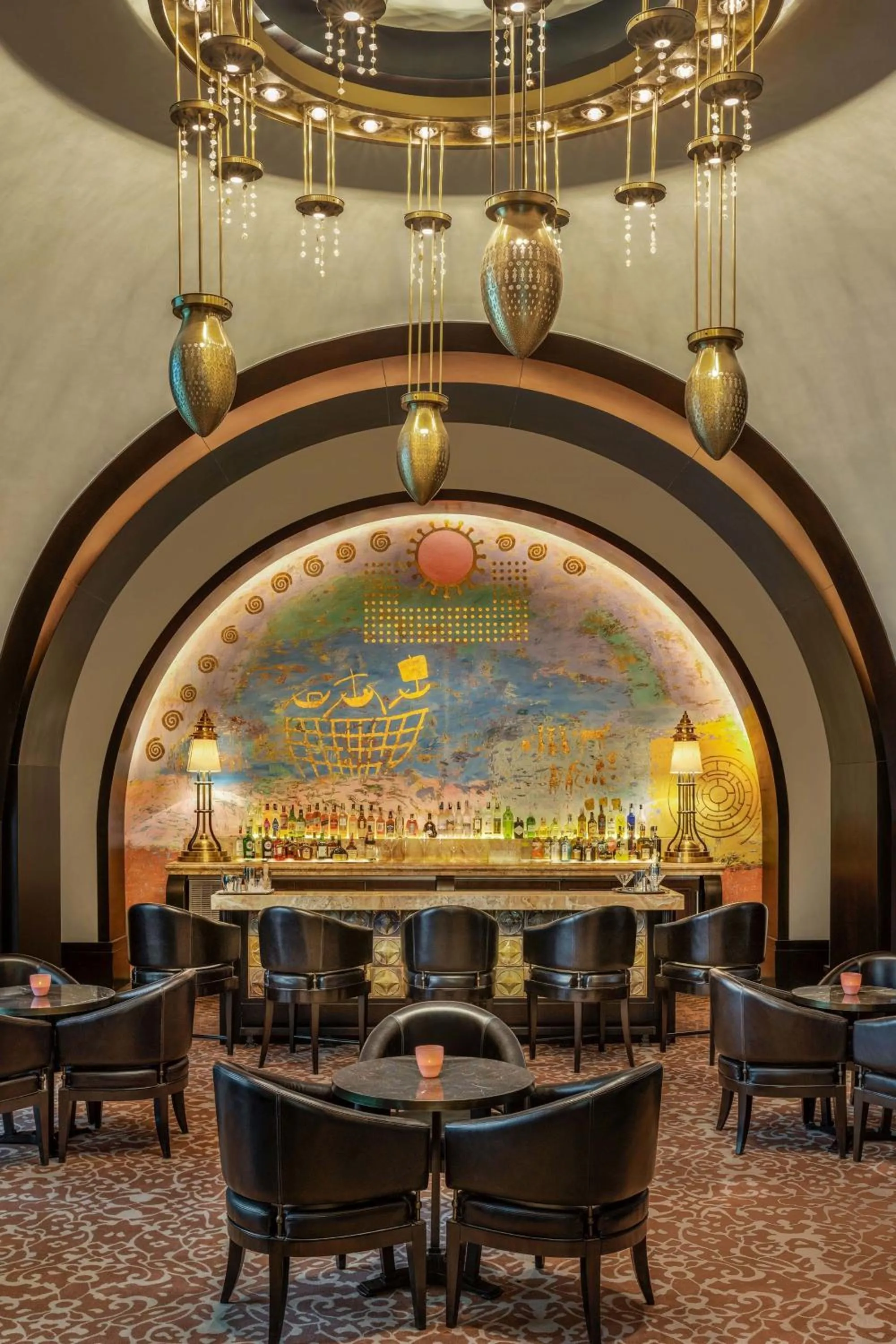 Lounge or bar in The St. Regis Cairo