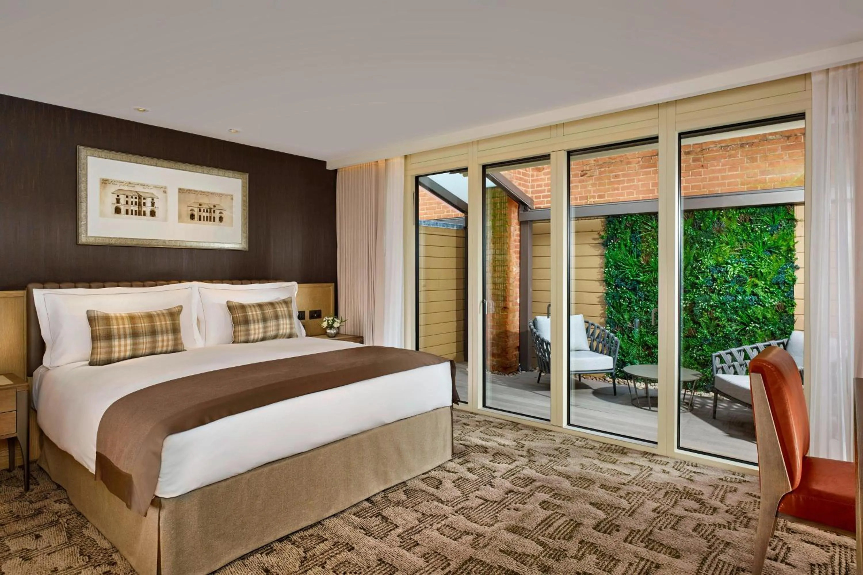 Photo of the whole room, Bed in The Langley, a Luxury Collection Hotel, Buckinghamshire