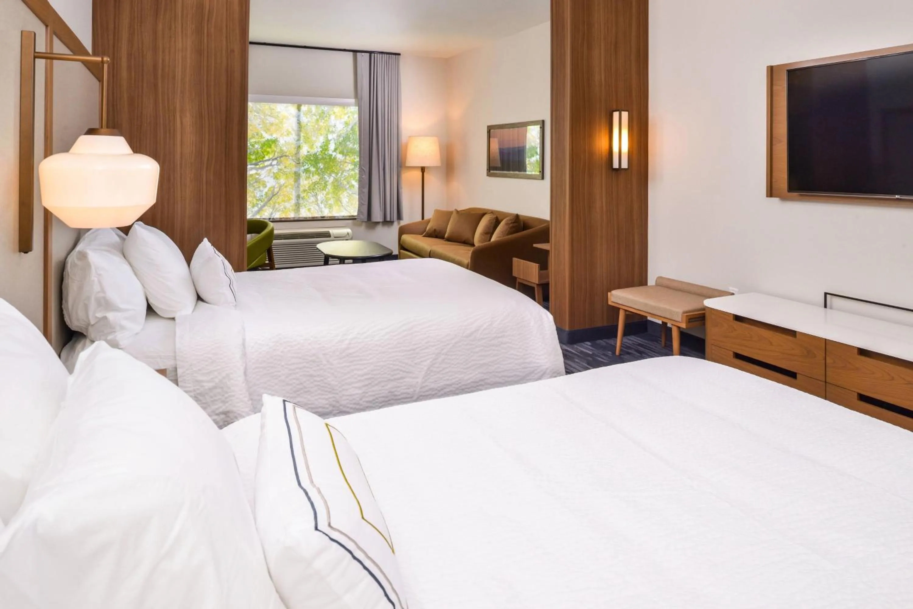 Photo of the whole room, Bed in Fairfield Inn & Suites by Marriott Fort Worth Southwest at Cityview