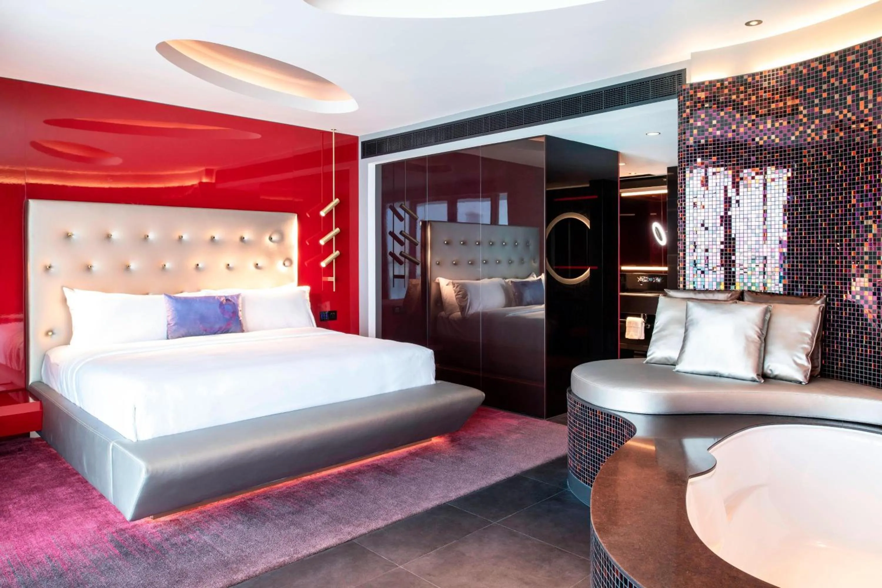Photo of the whole room, Bed in W Dubai - The Palm