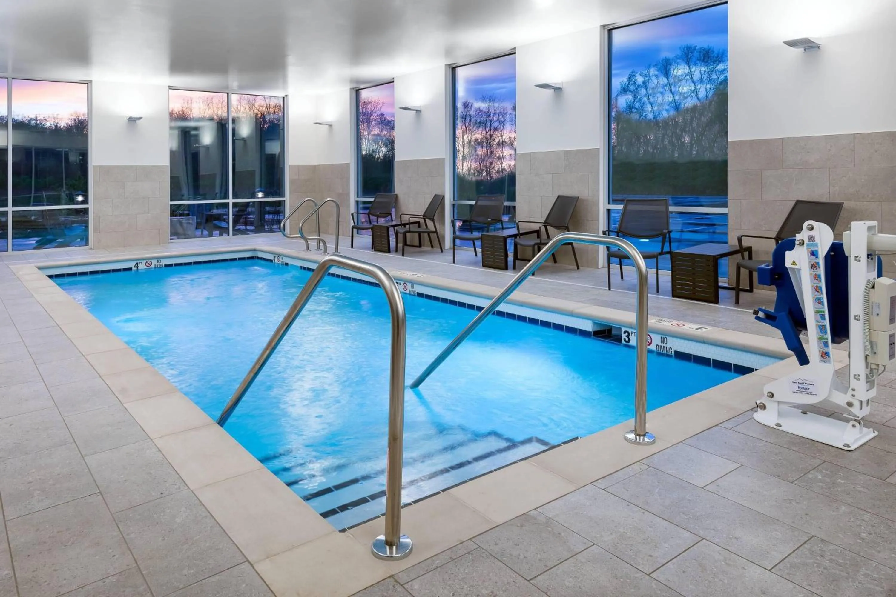 Swimming pool in SpringHill Suites by Marriott Indianapolis Westfield