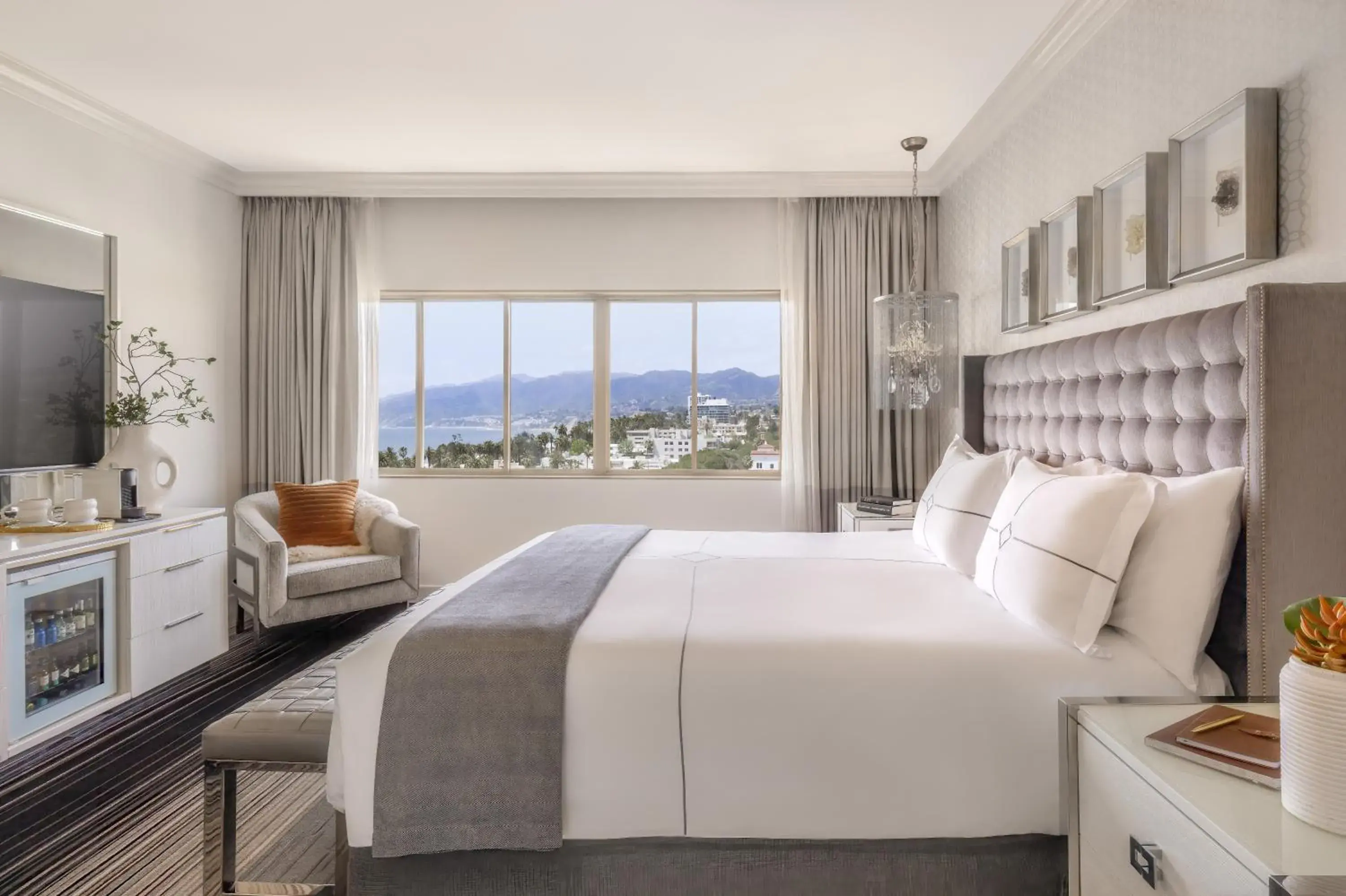 Premier King Room with Ocean View in Huntley Santa Monica Beach Premier King Room with Ocean View in Huntley Santa Monica Beach