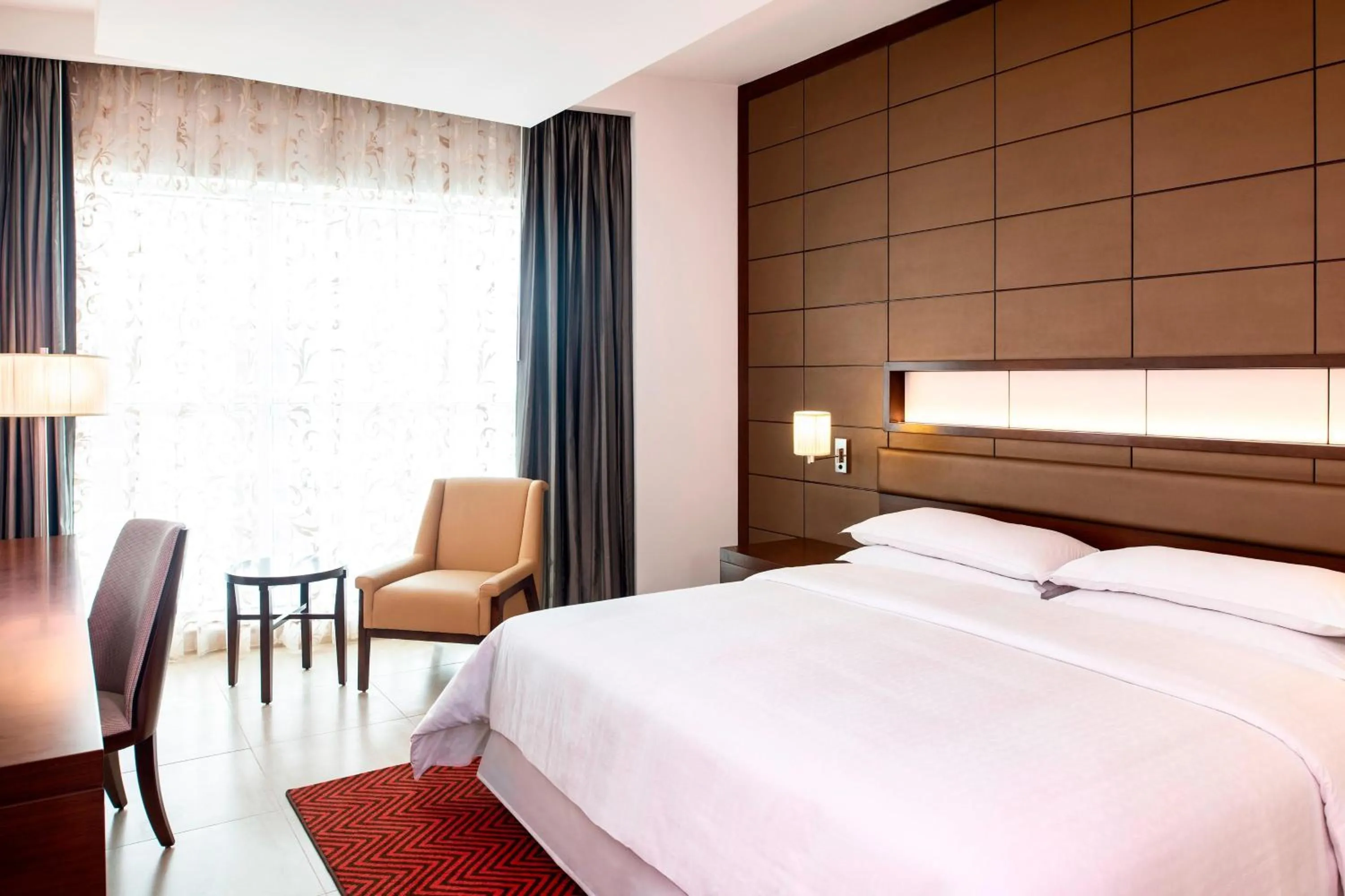 Photo of the whole room, Bed in Four Points by Sheraton Sharjah