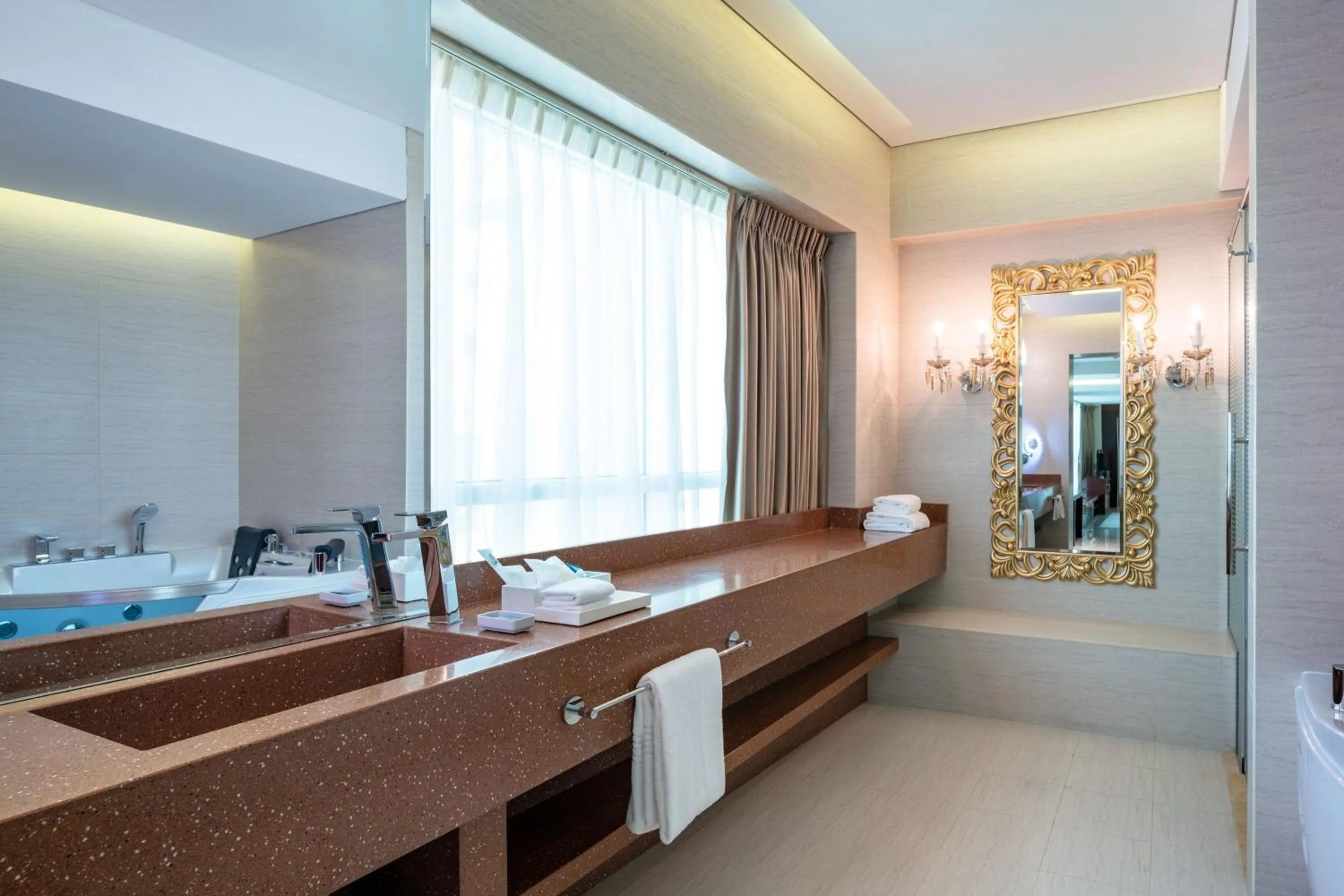 Bathroom, Bed in Four Points by Sheraton Sharjah