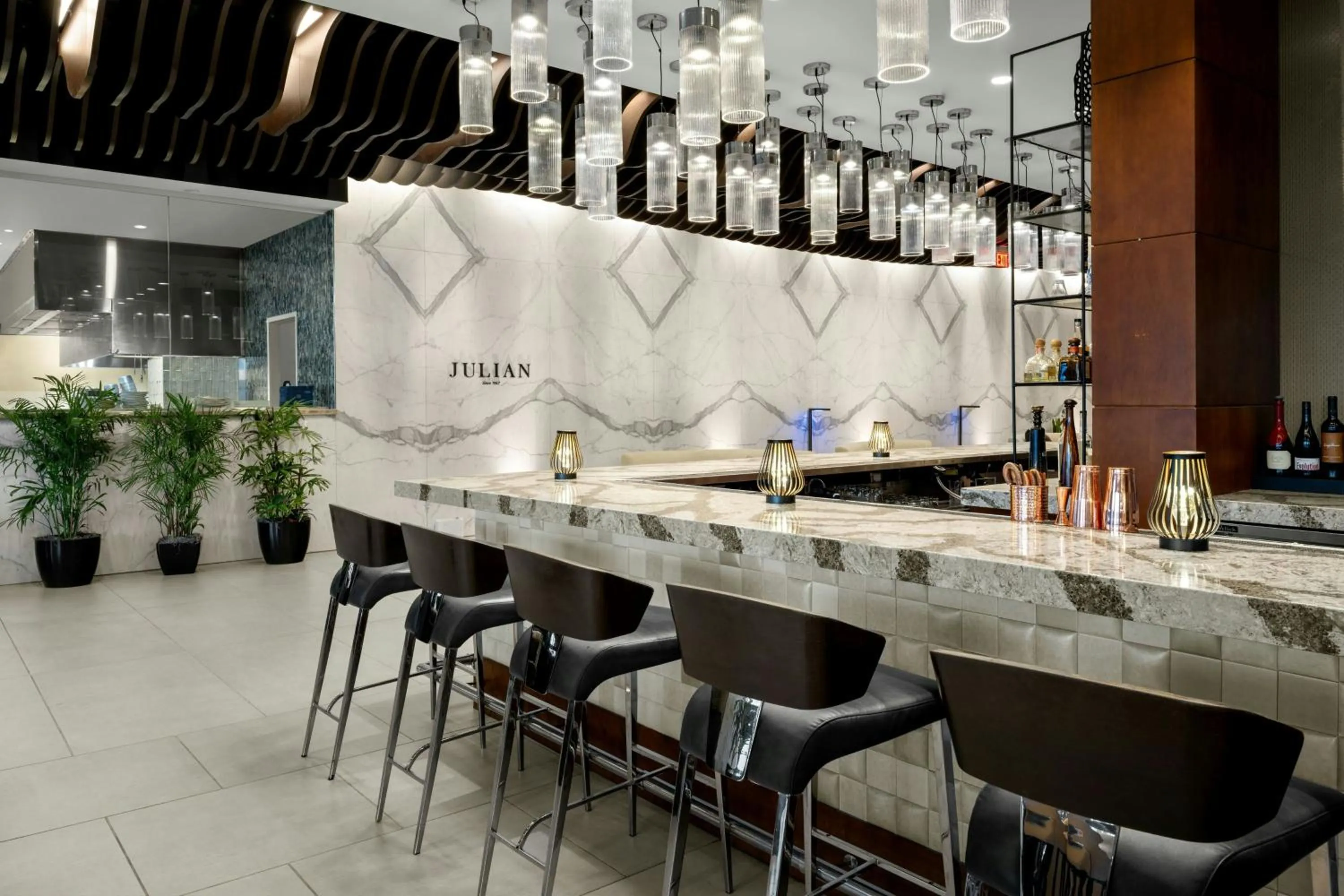 Lounge or bar in The CURRENT Hotel, Autograph Collection