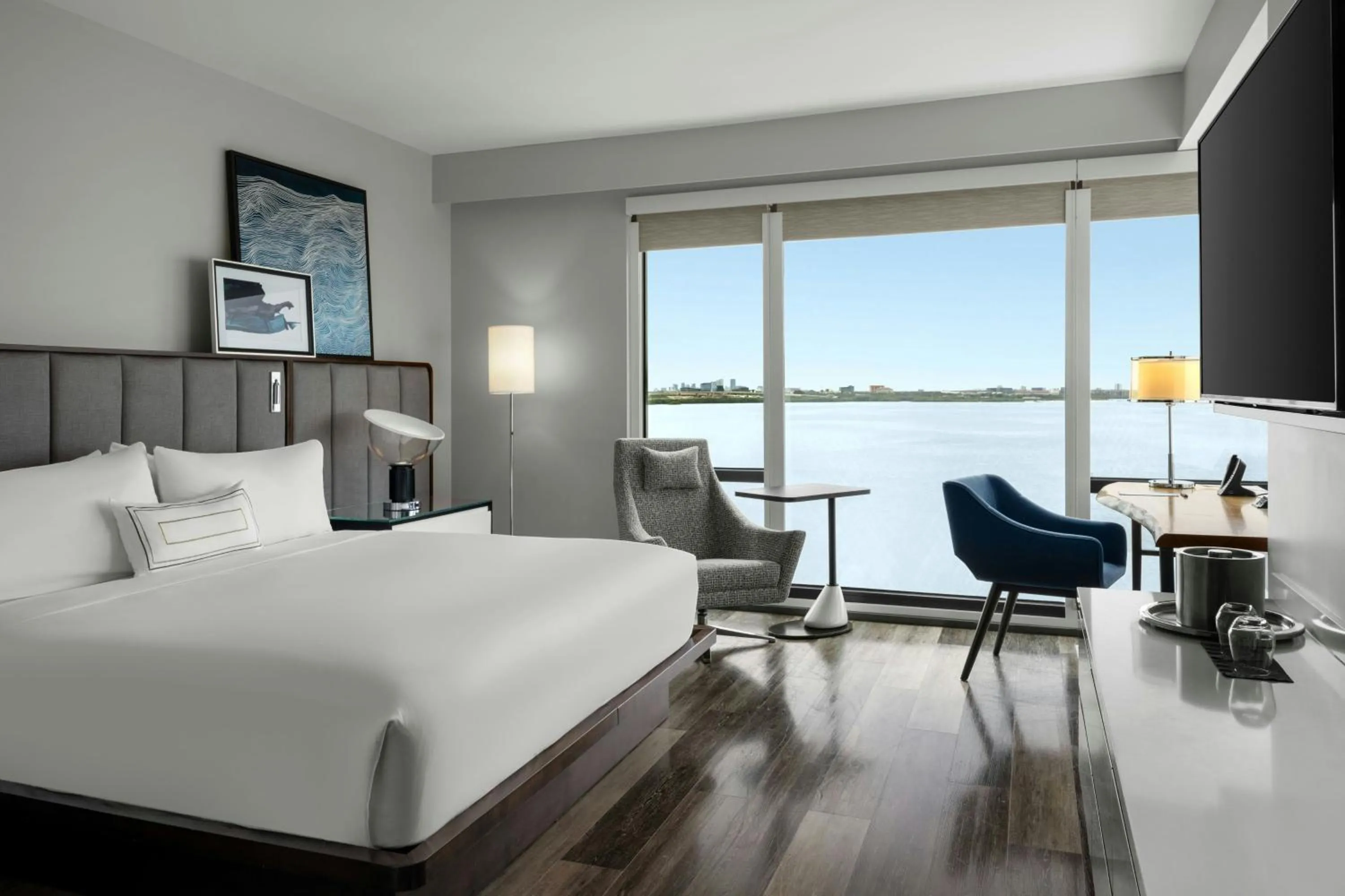 Photo of the whole room, Bed in The CURRENT Hotel, Autograph Collection