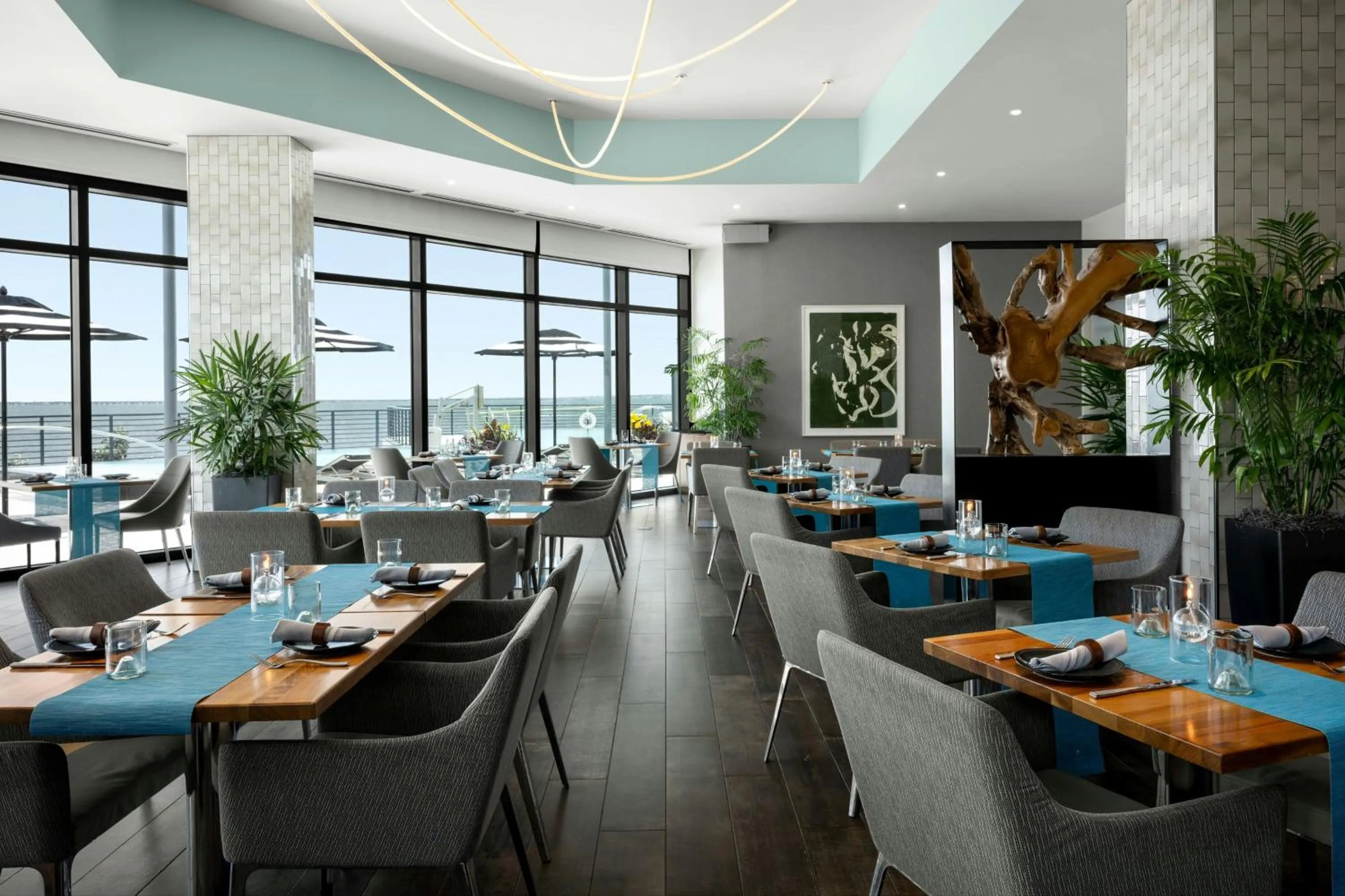 Restaurant/places to eat in The CURRENT Hotel, Autograph Collection