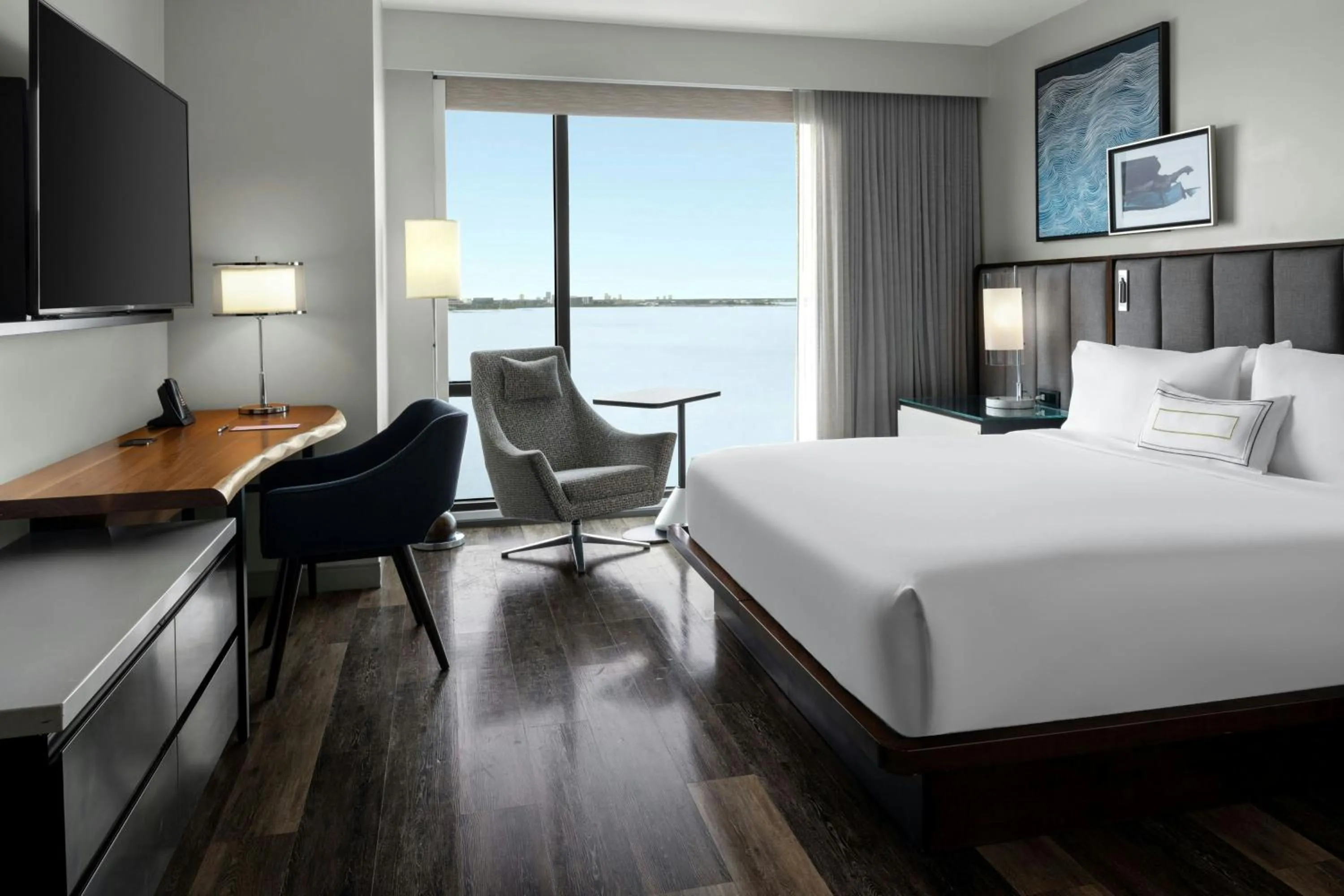 Photo of the whole room, Bed in The CURRENT Hotel, Autograph Collection