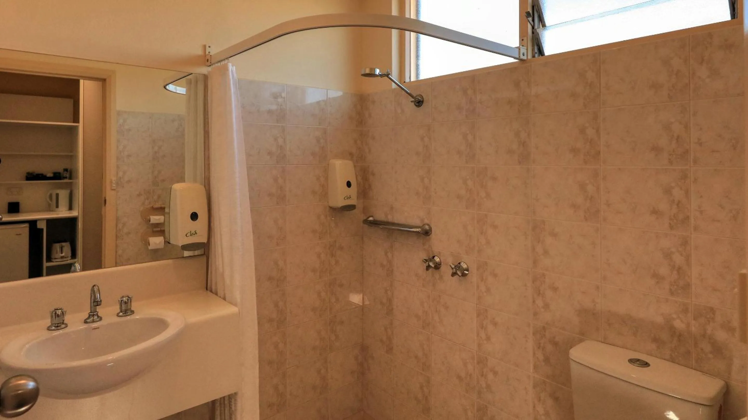 Shower in Sunrise Devonport