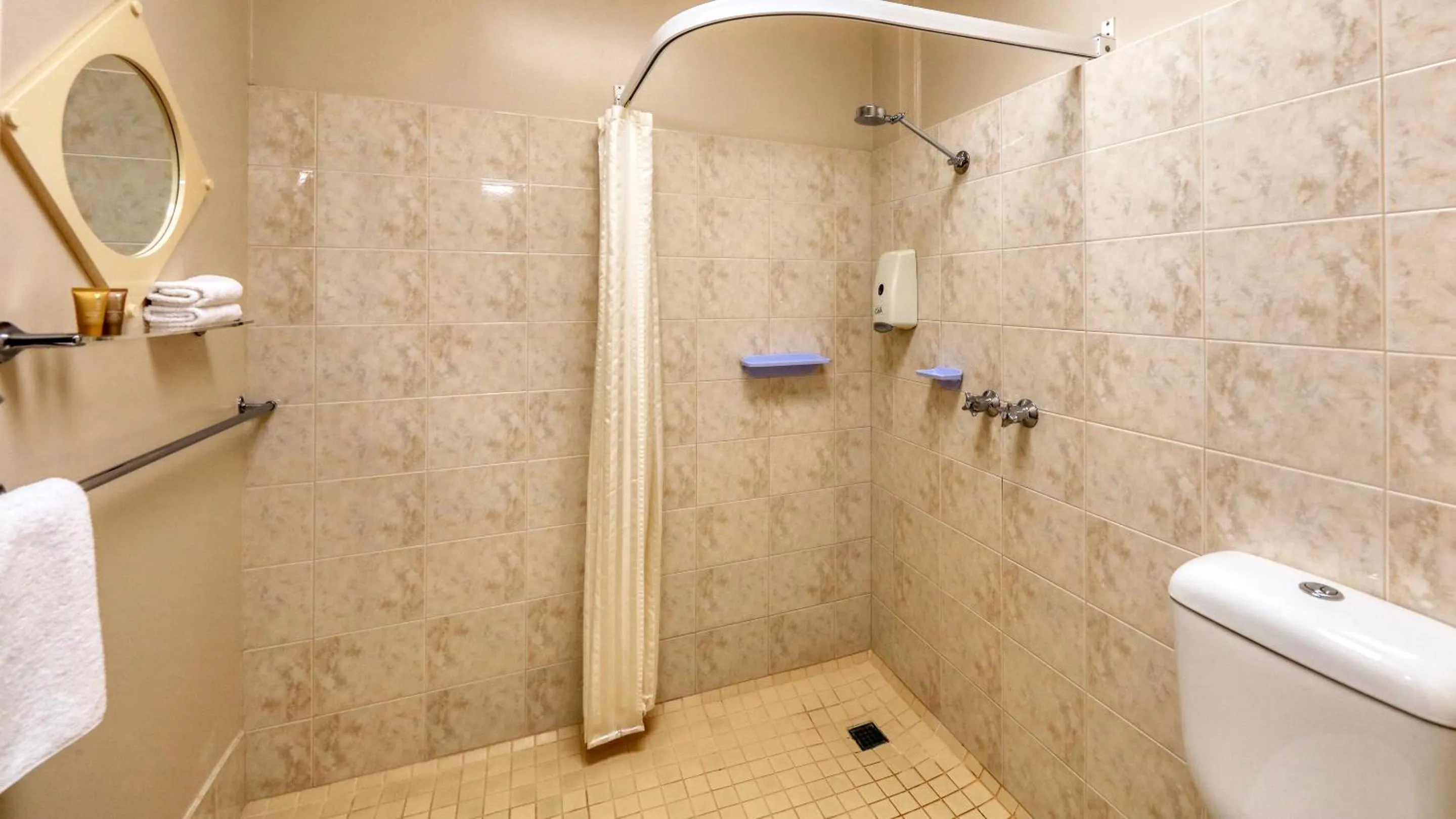 Shower in Sunrise Devonport