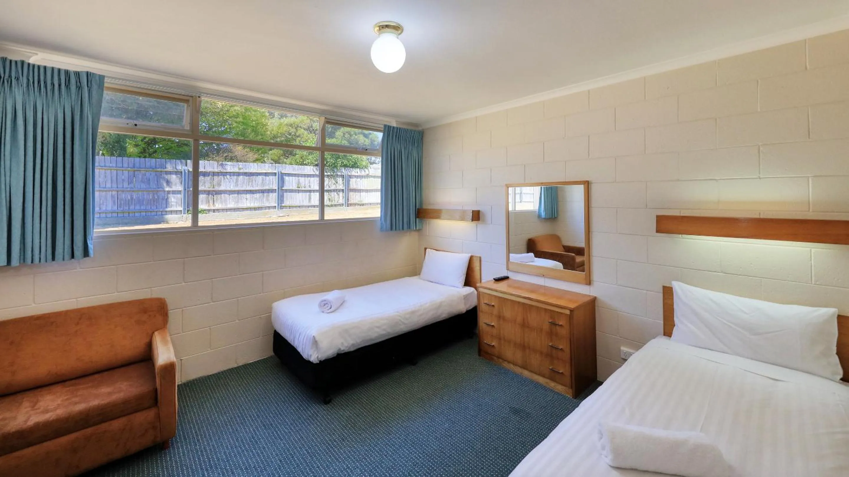 Bed in Sunrise Devonport