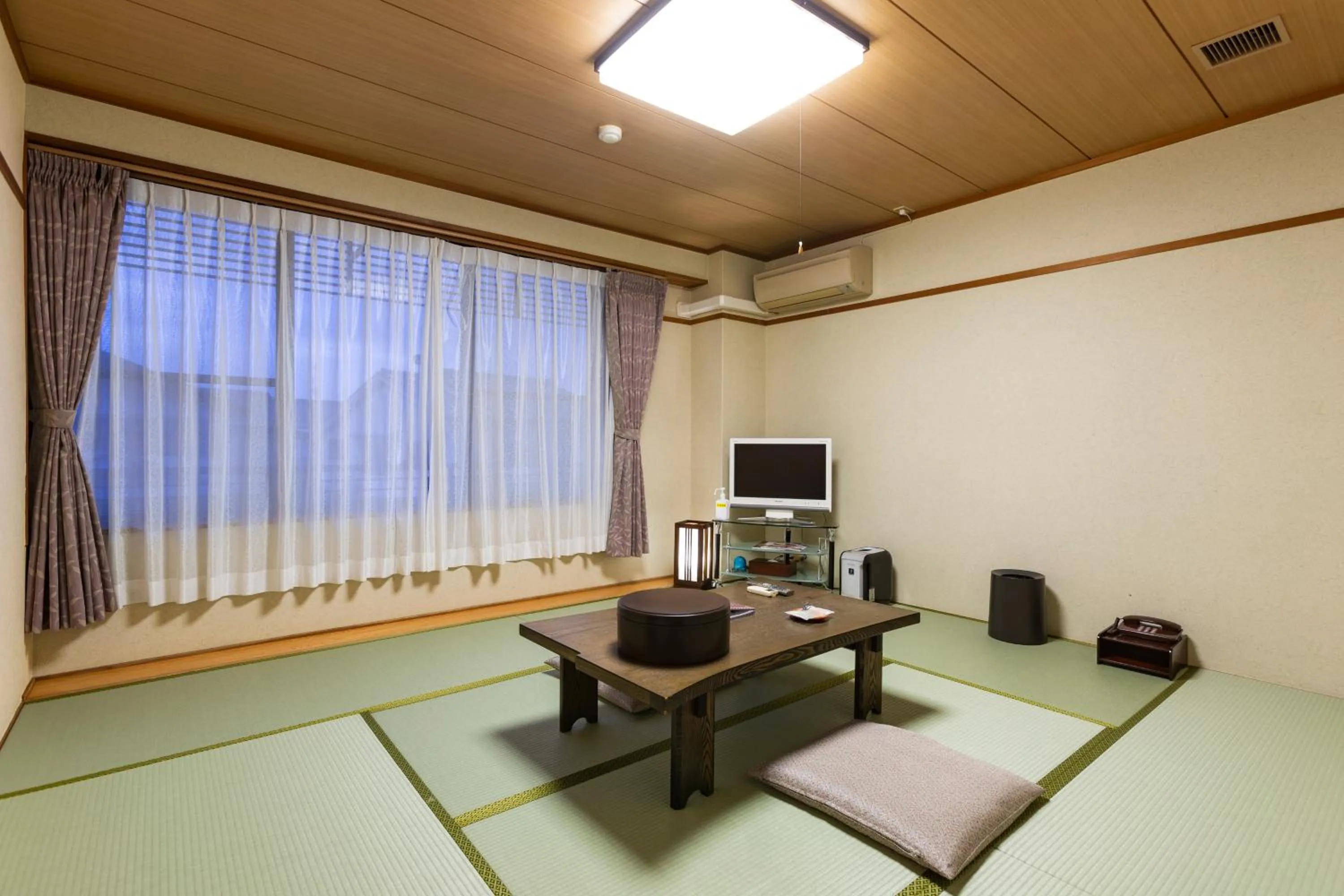 Photo of the whole room in Kyoto Higashiyamaso