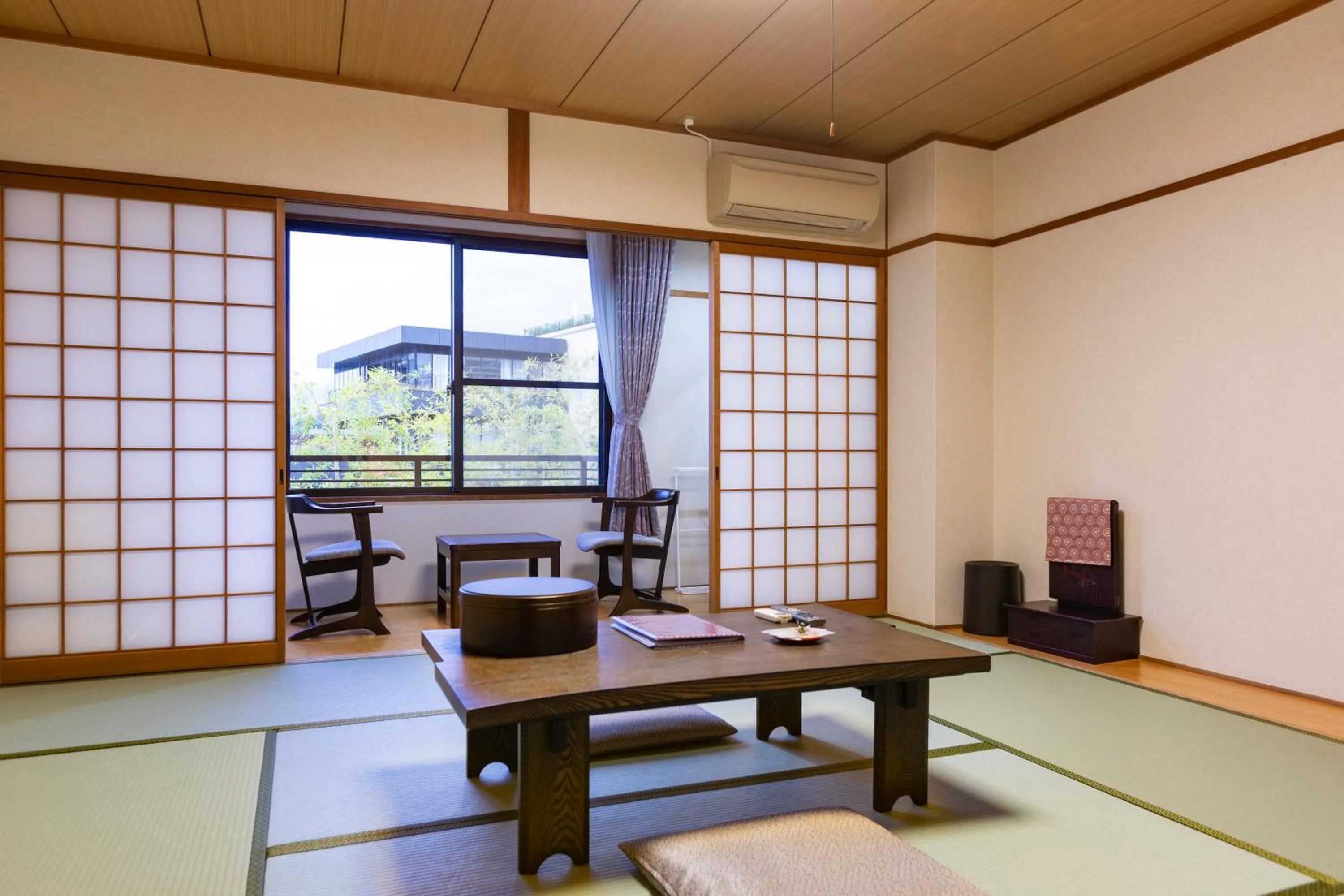 Photo of the whole room in Kyoto Higashiyamaso