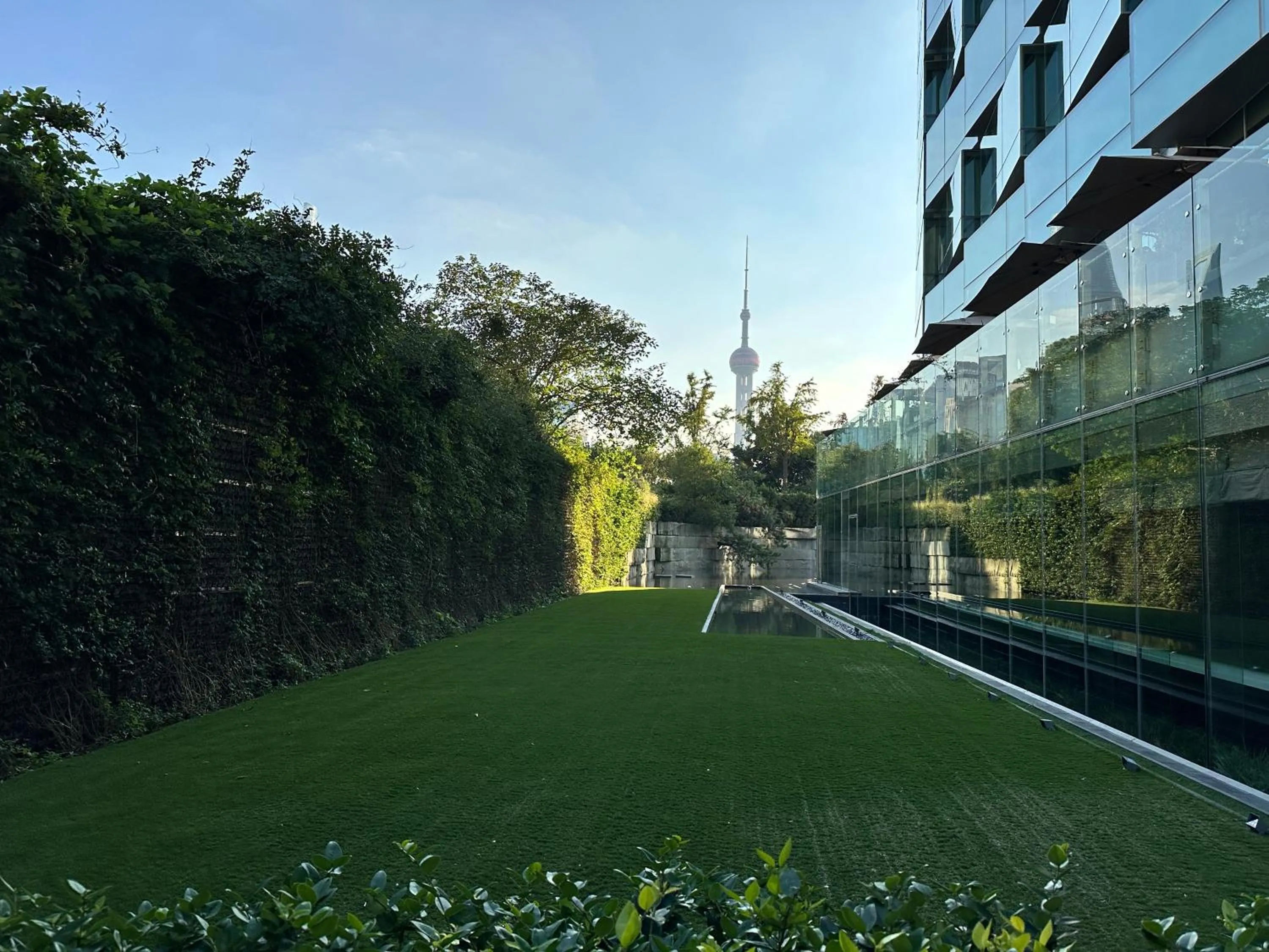 Garden in Banyantree Shanghai On the Bund - Tales rooftop bar boasts a jaw-dropping panoramic vista