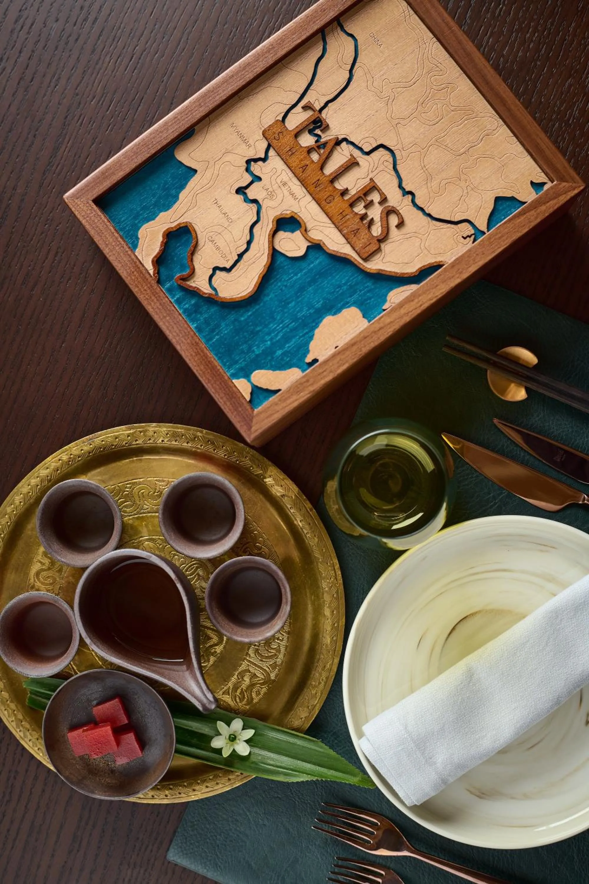 Food and drinks in Banyantree Shanghai On the Bund - Tales rooftop bar boasts a jaw-dropping panoramic vista