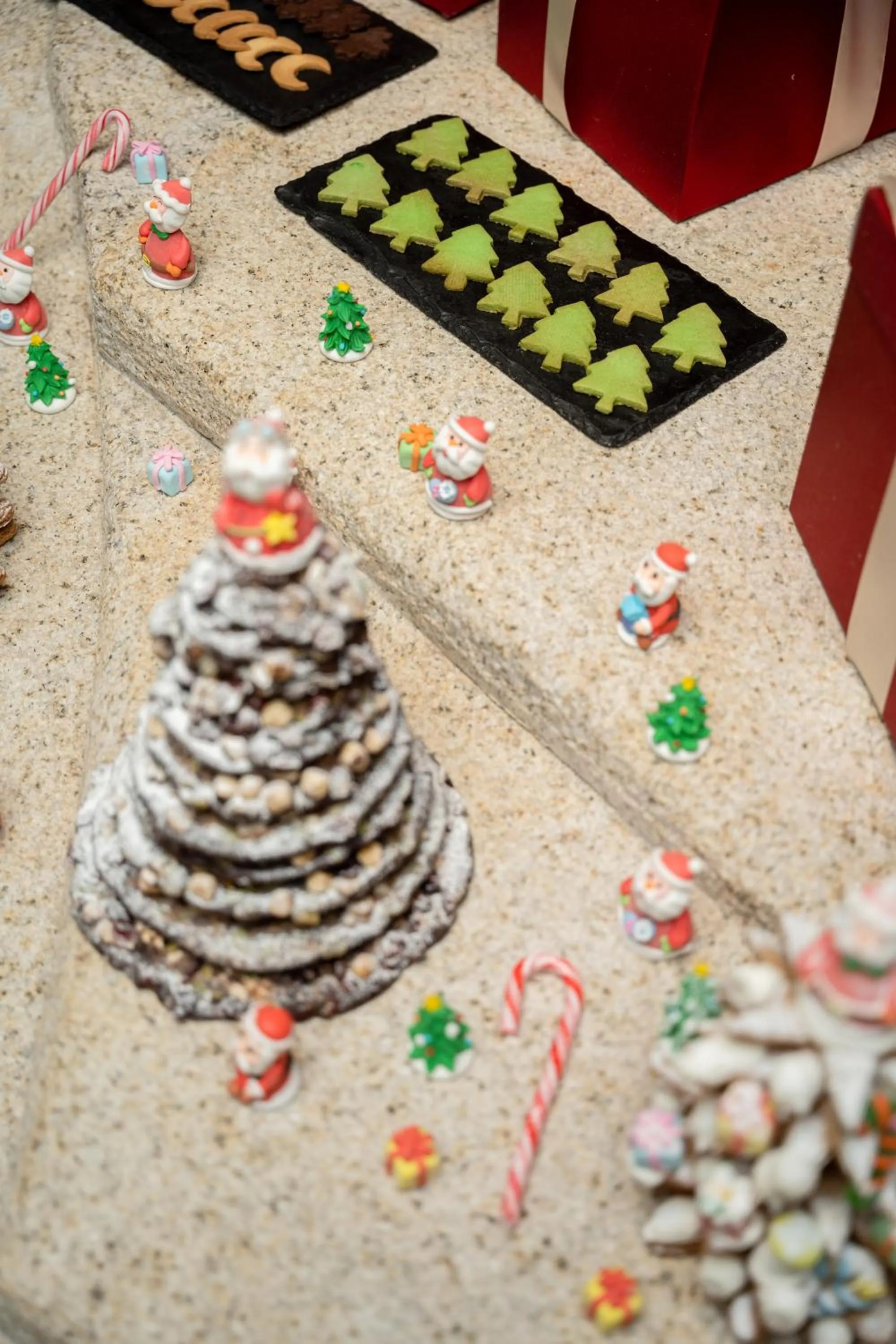 Food and drinks in Banyantree Shanghai On the Bund - Tales rooftop bar boasts a jaw-dropping panoramic vista