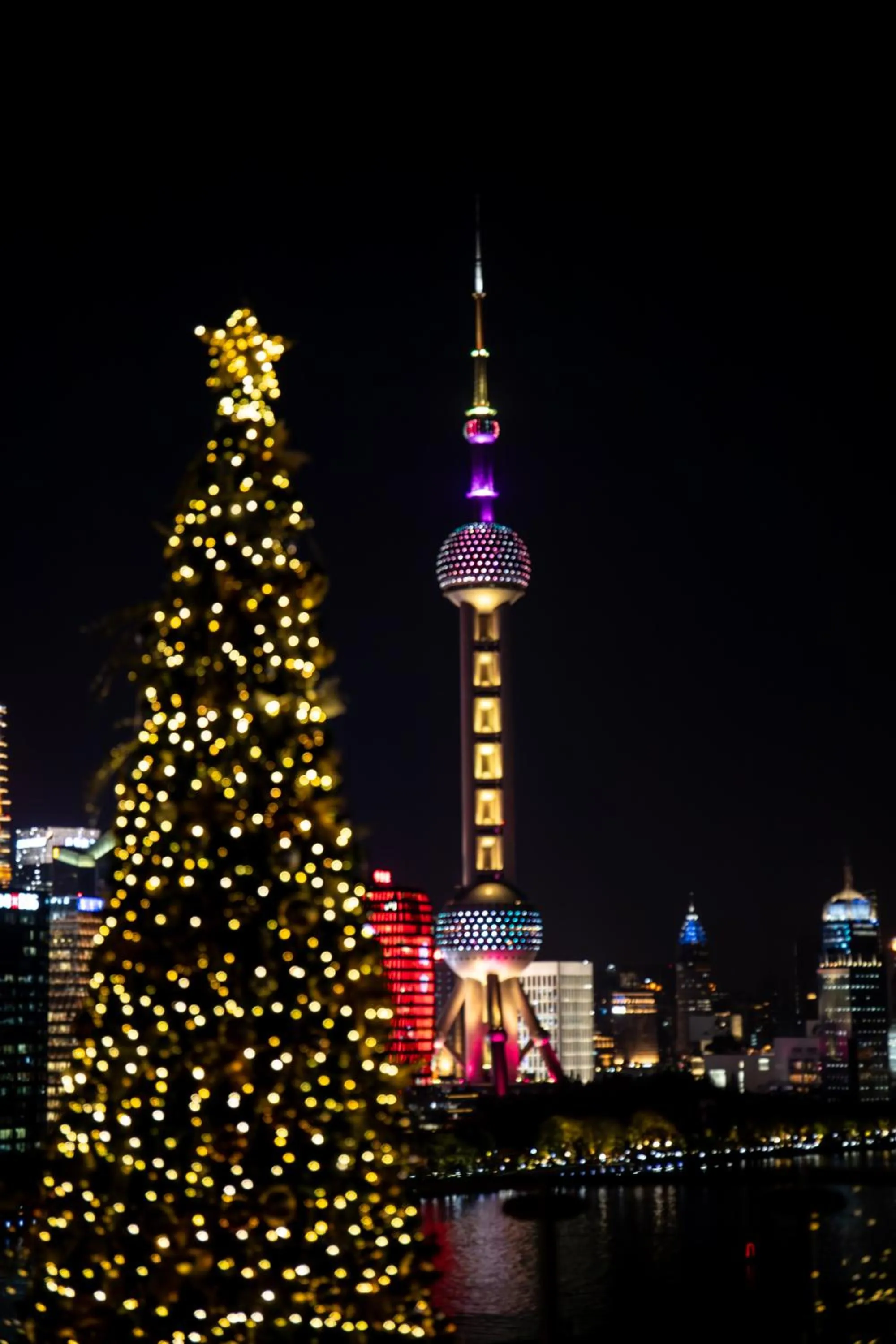Night in Banyantree Shanghai On the Bund - Tales rooftop bar boasts a jaw-dropping panoramic vista