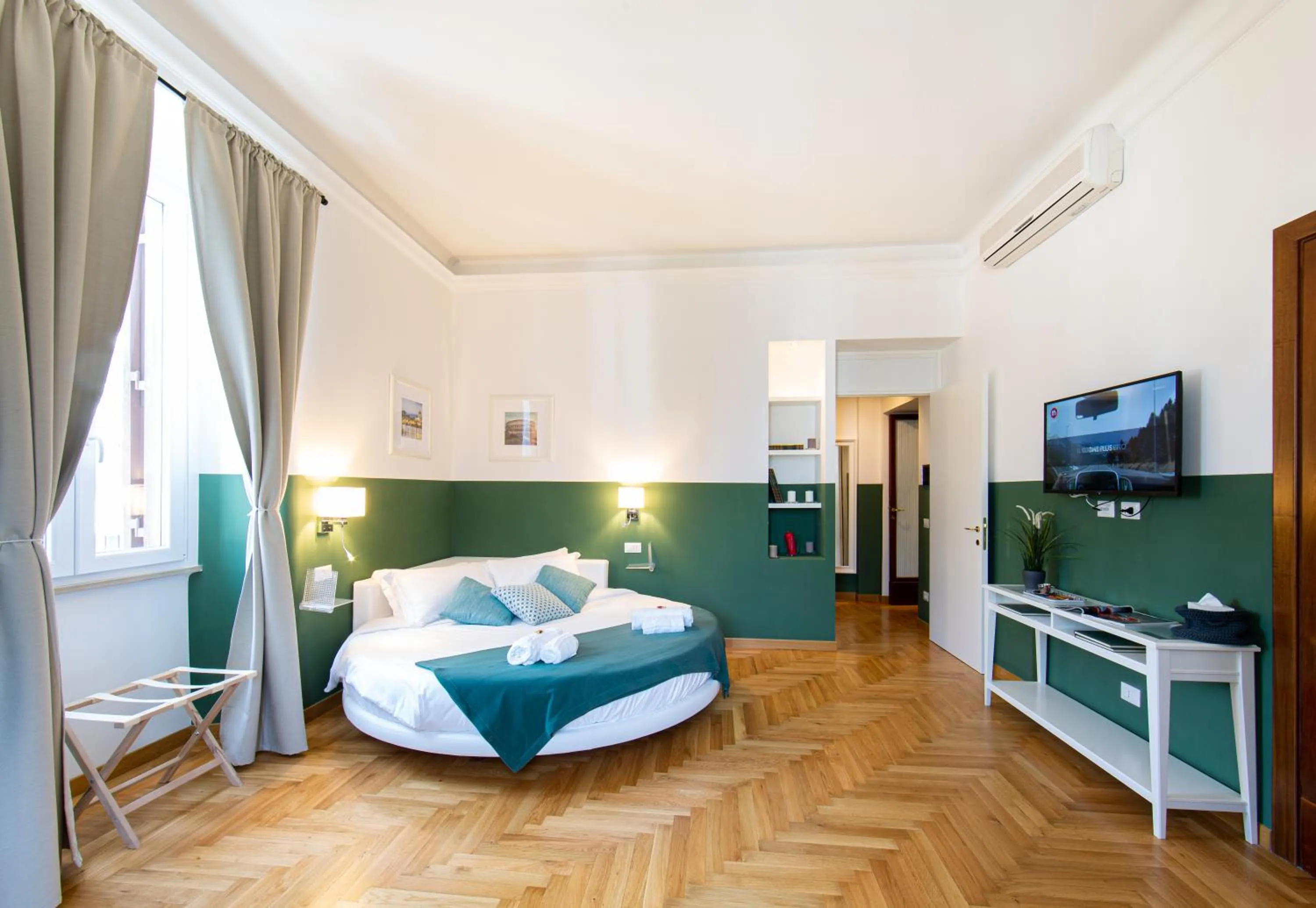 Bed in Lombardia40 Luxury Suites