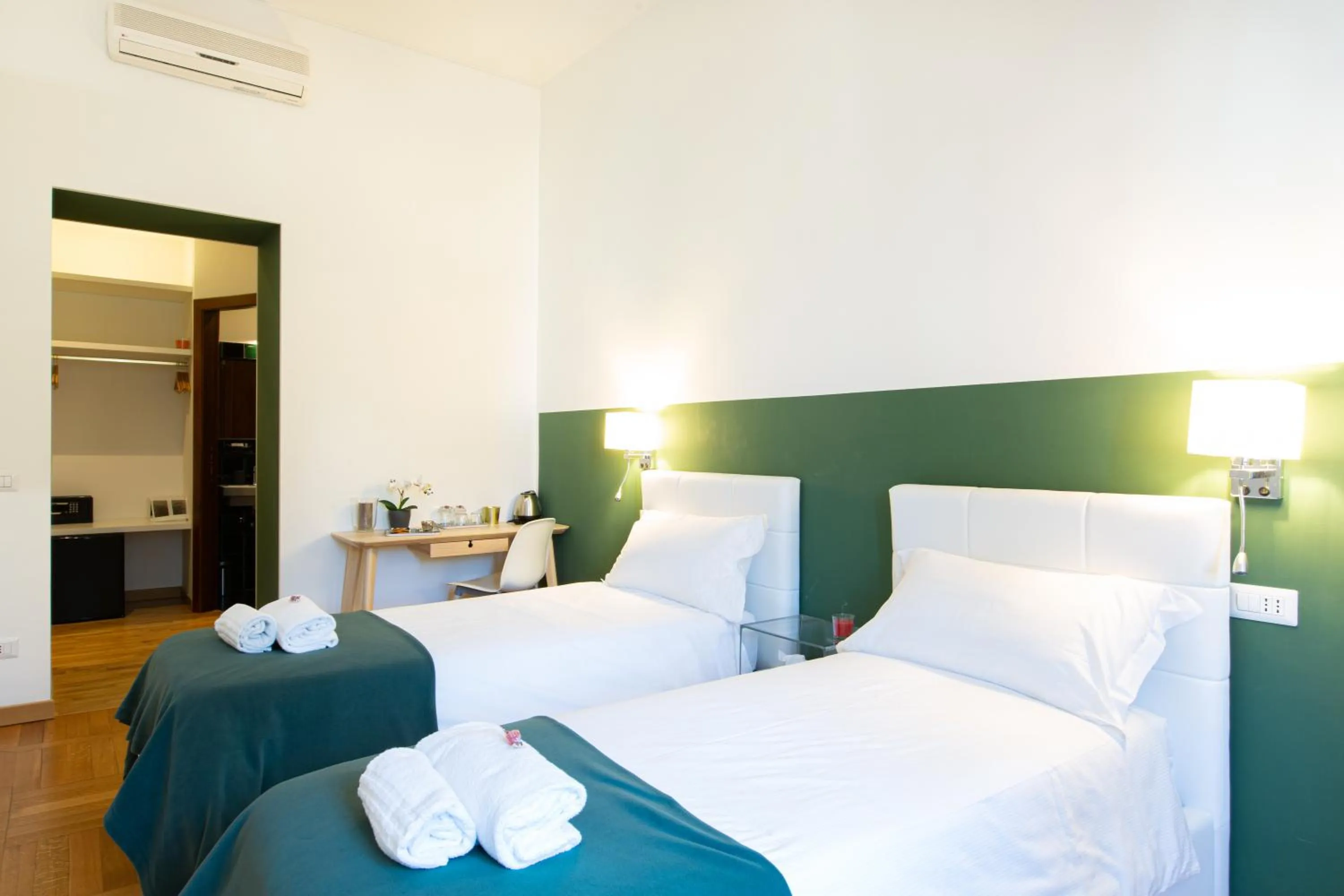 Bed in Lombardia40 Luxury Suites