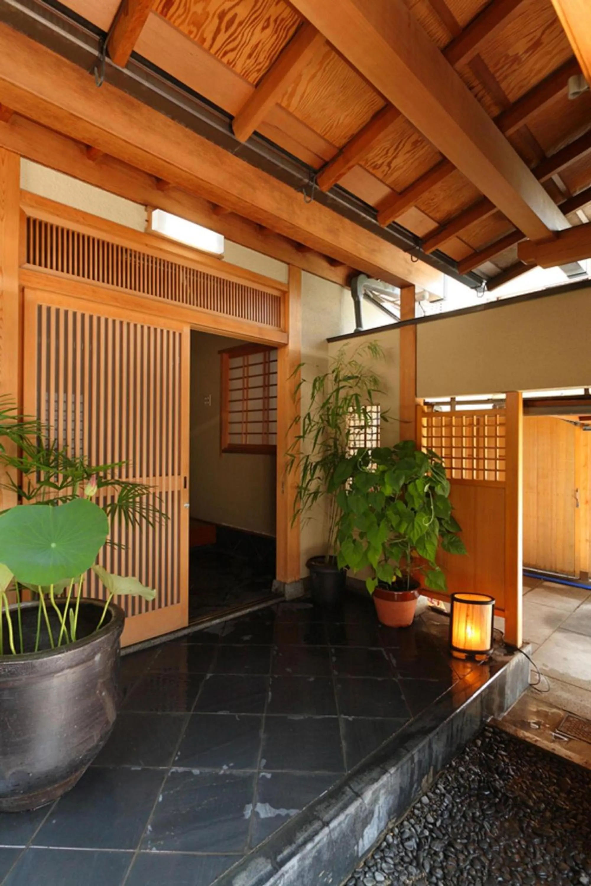 Facade/entrance in Kamuroan