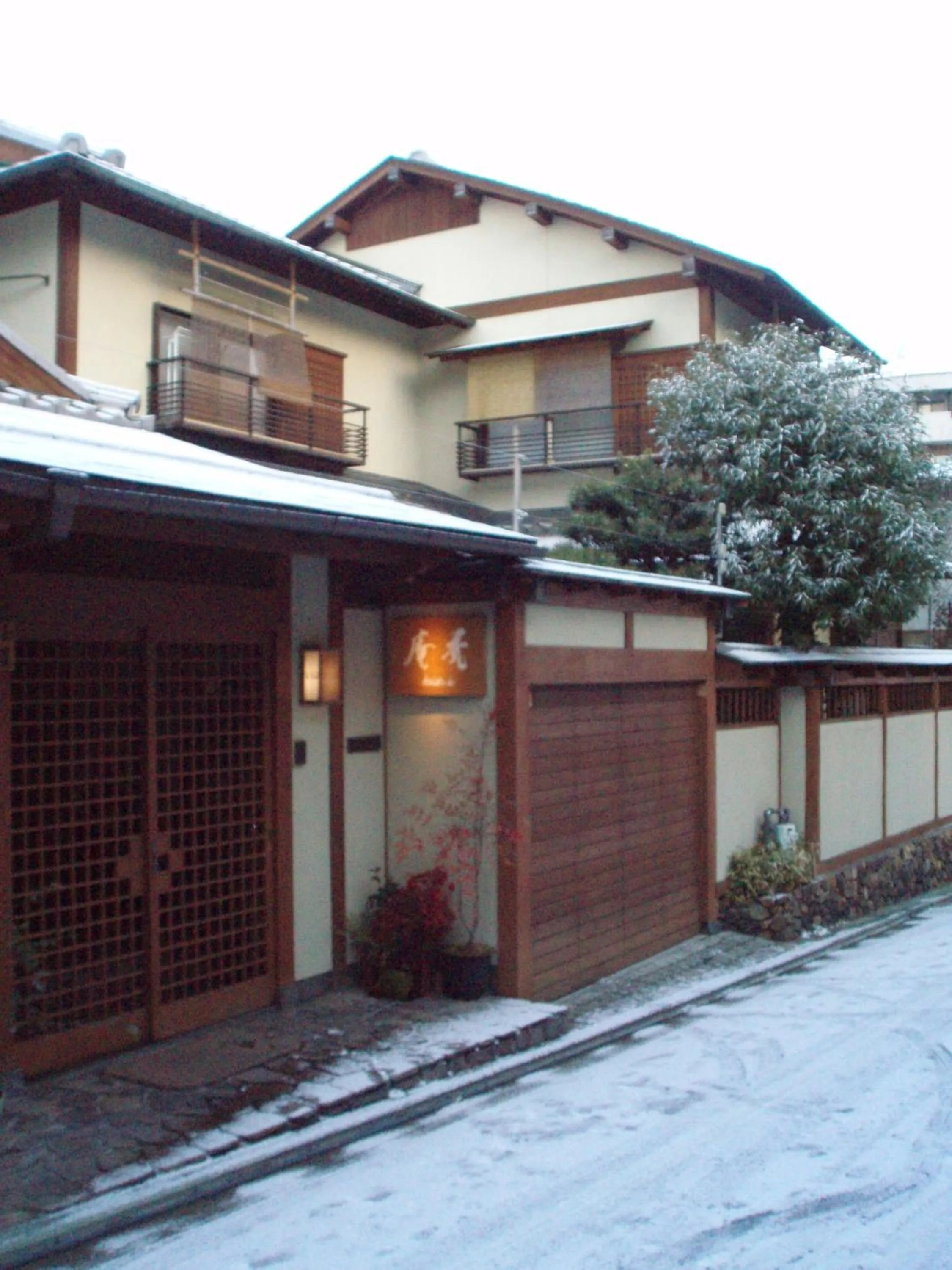 Facade/entrance in Kamuroan