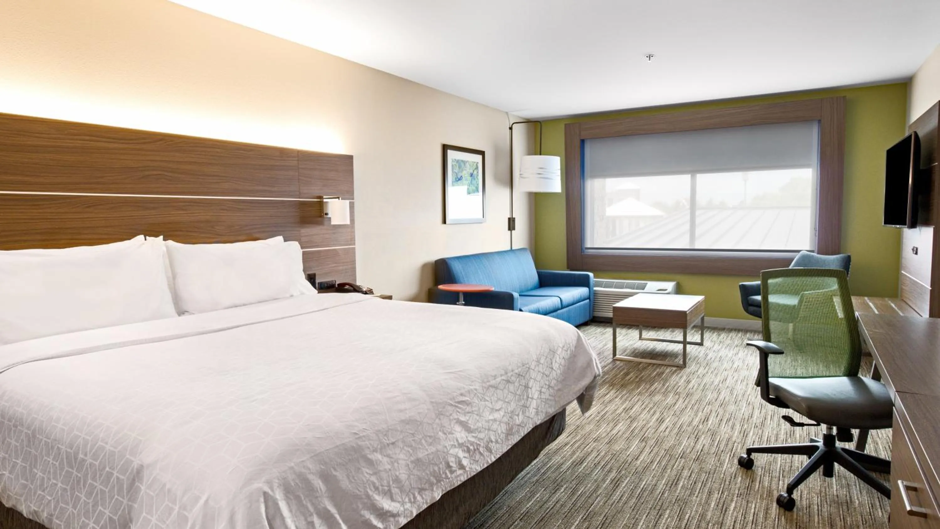 Photo of the whole room, Bed in Holiday Inn Express & Suites Racine by IHG