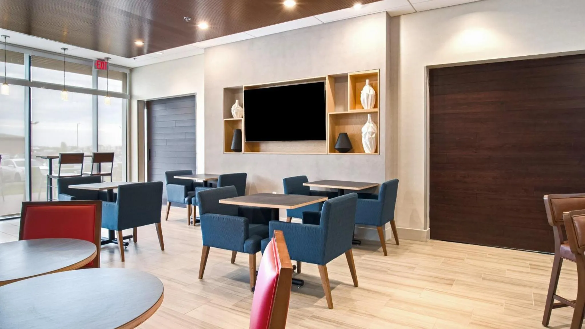 Breakfast in Holiday Inn Express & Suites Racine by IHG