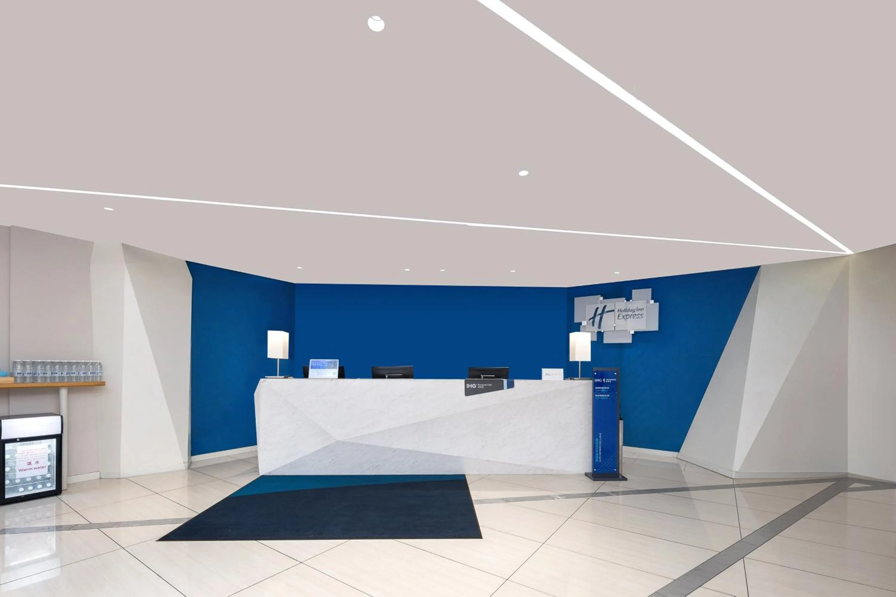 Property building, Bed in Holiday Inn Express Xi'an Bell Tower by IHG