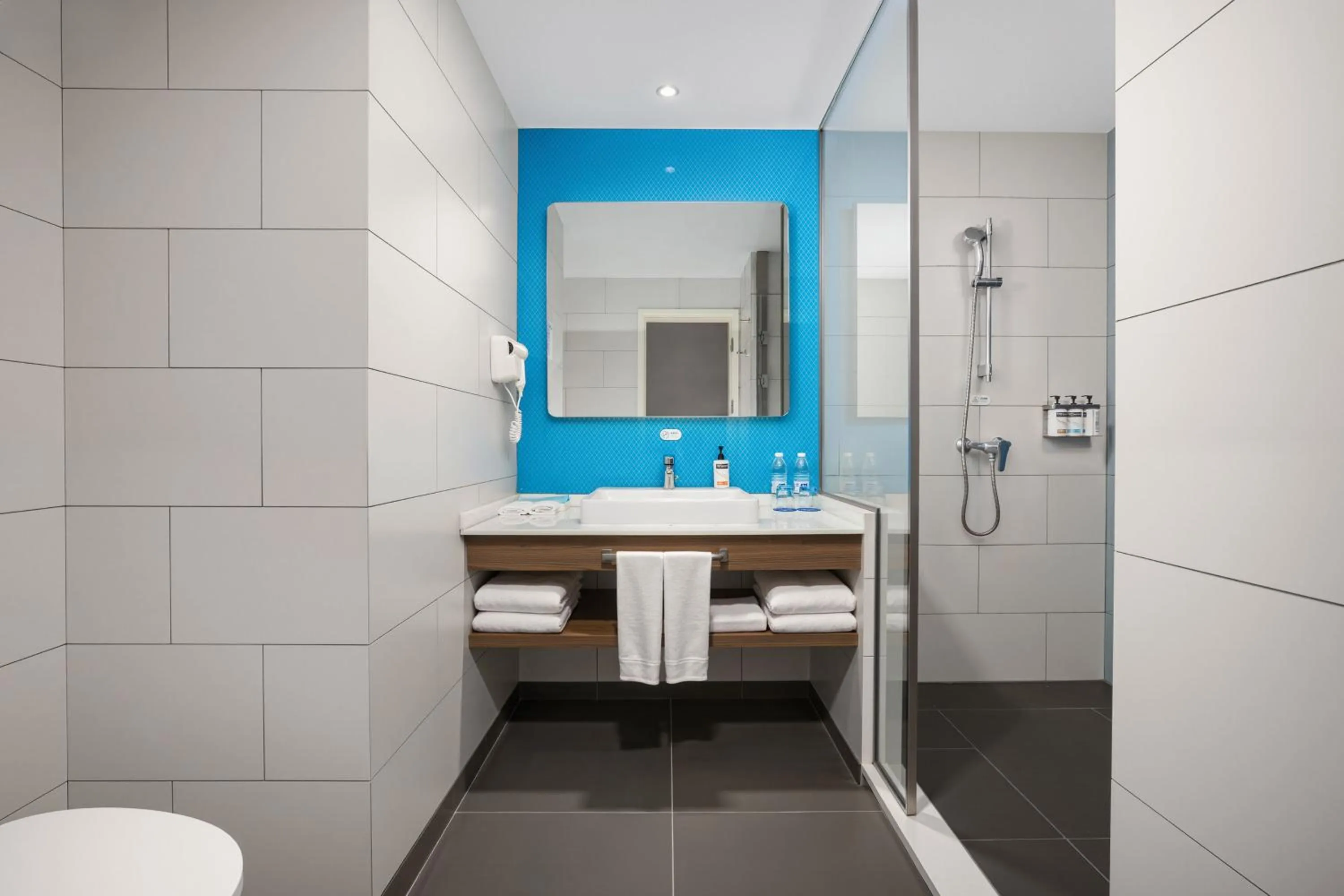 Photo of the whole room in Holiday Inn Express Xi'an Bell Tower by IHG