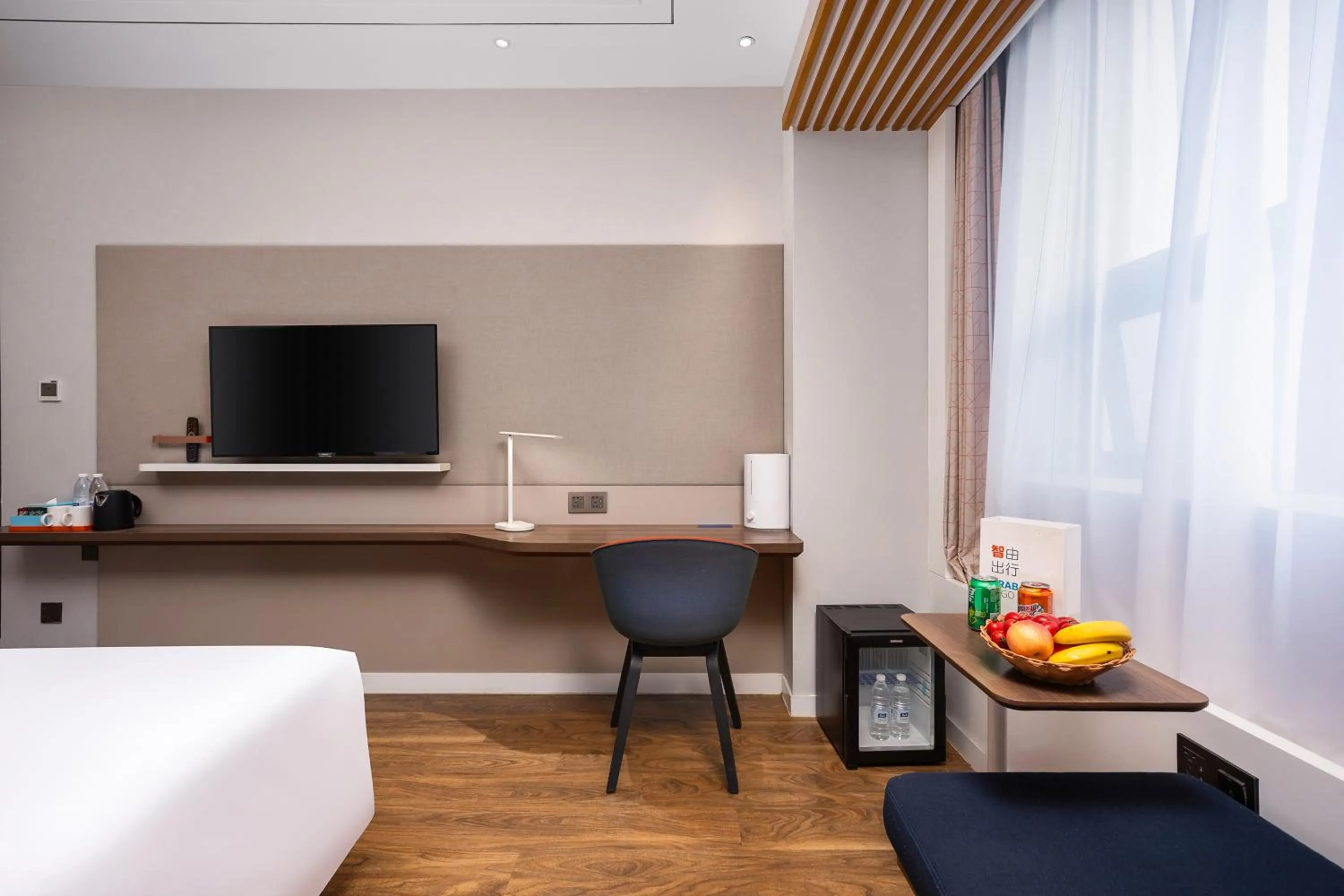 Bed in Holiday Inn Express Xi'an Bell Tower by IHG