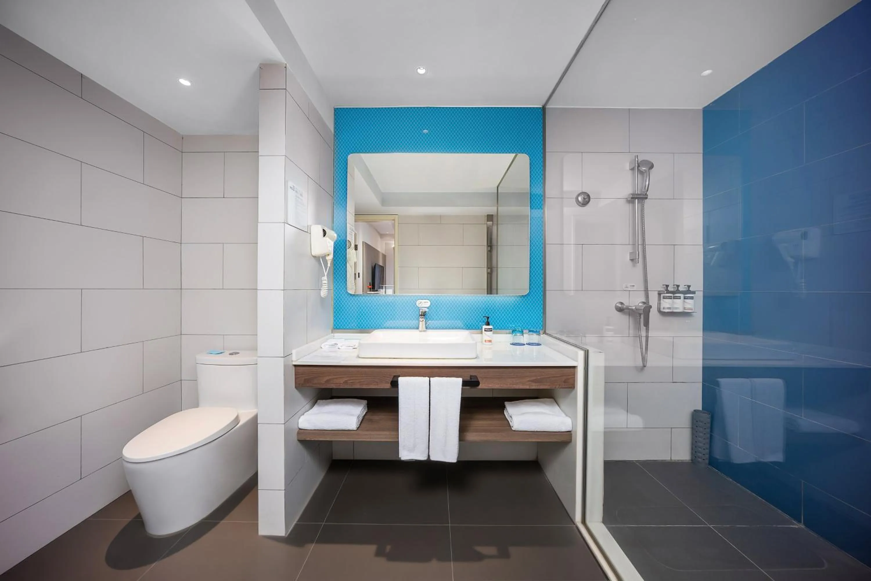 Photo of the whole room in Holiday Inn Express Xi'an Bell Tower by IHG