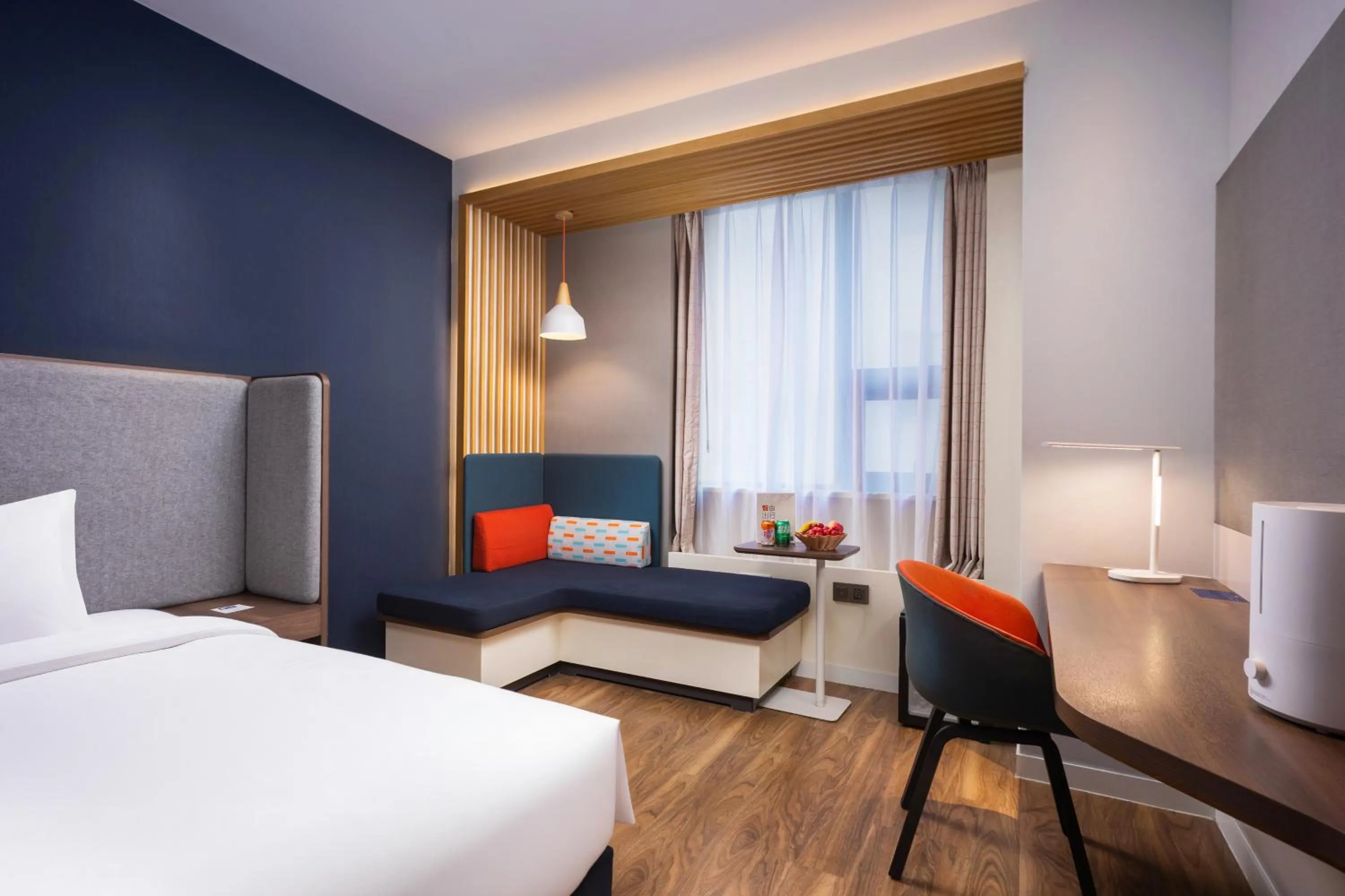 Bed in Holiday Inn Express Xi'an Bell Tower by IHG