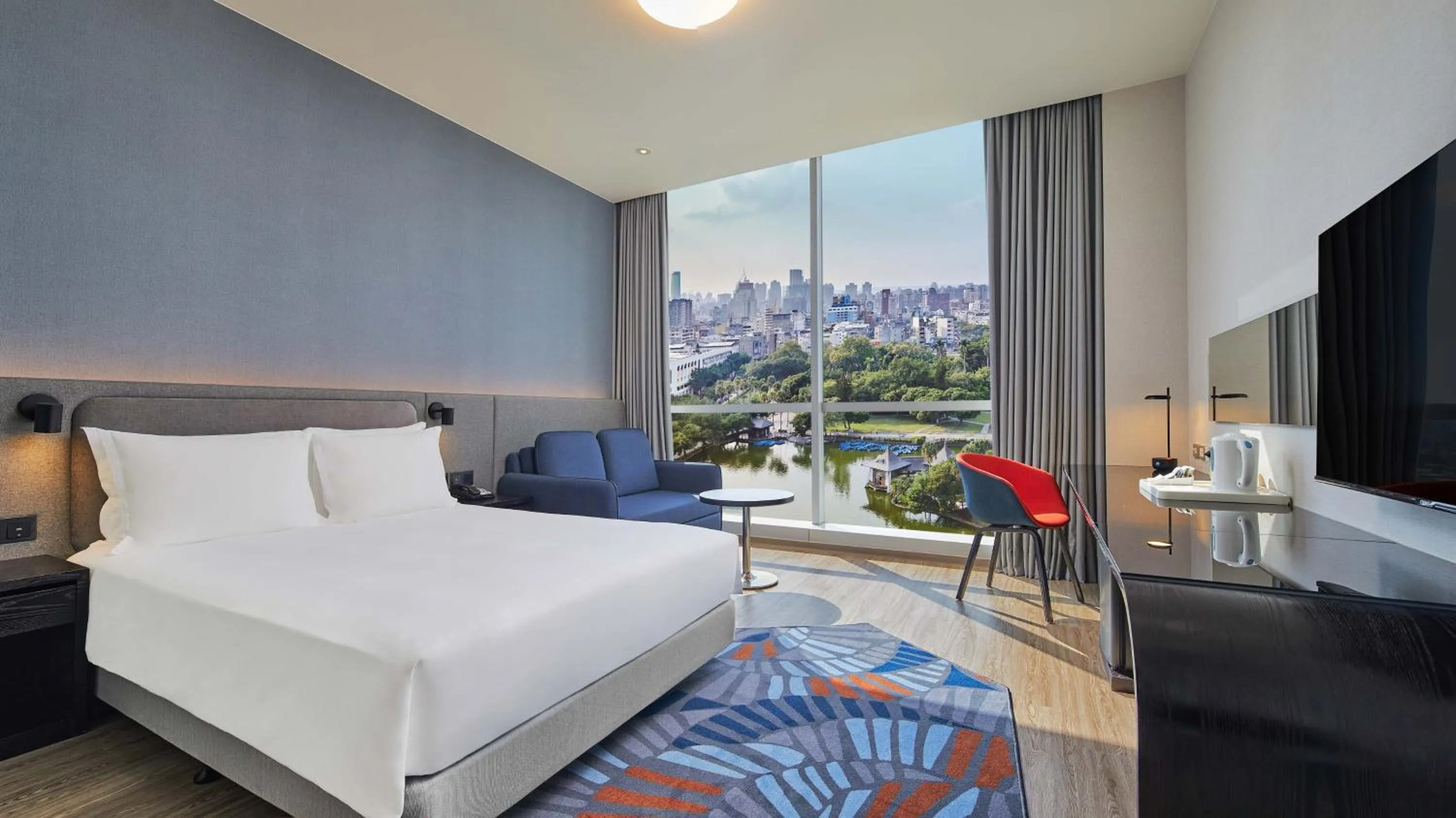 Bedroom, Bed in Holiday Inn Express Taichung Park by IHG