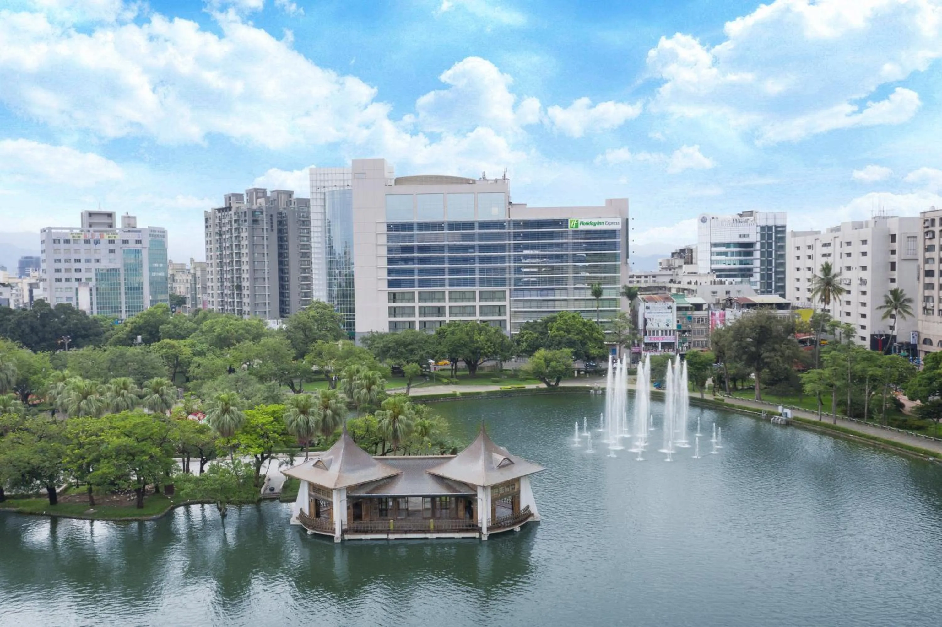 Property building in Holiday Inn Express Taichung Park by IHG