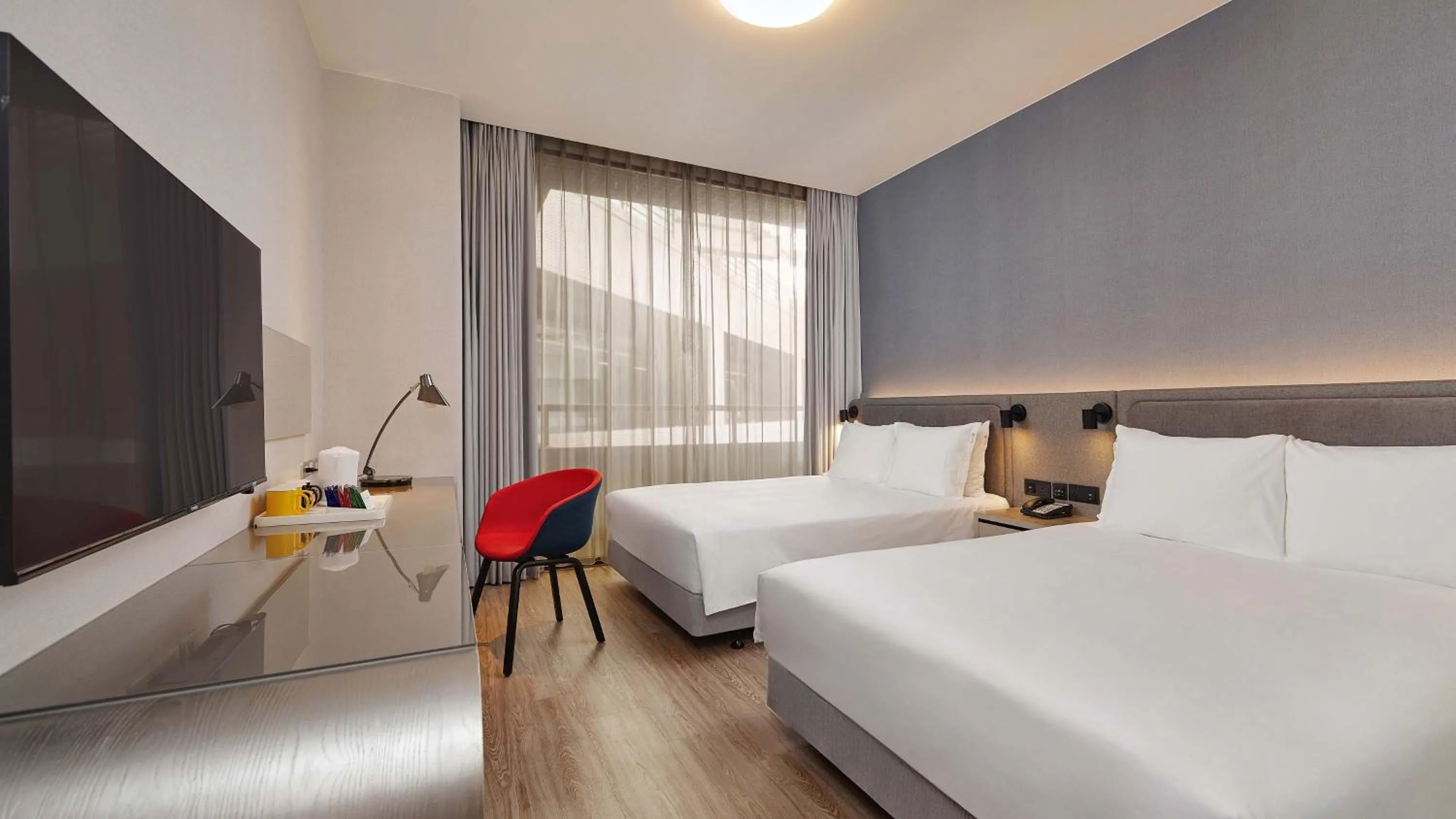 Photo of the whole room, Bed in Holiday Inn Express Taichung Park by IHG